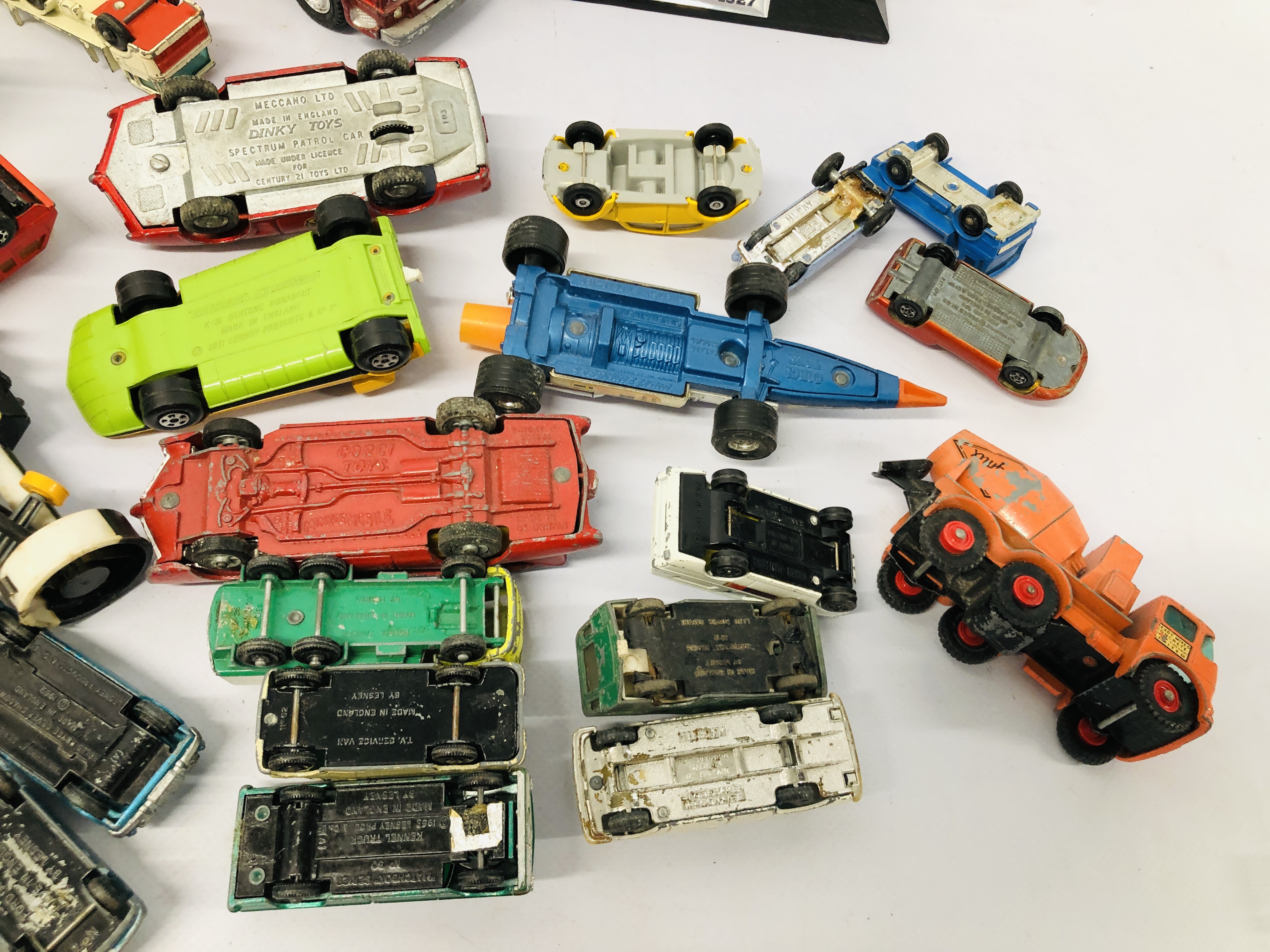 A COLLECTION OF DIE-CAST VEHICLES TO INCLUDE CORGI, LLEDO, MATCHBOX, - Image 14 of 22