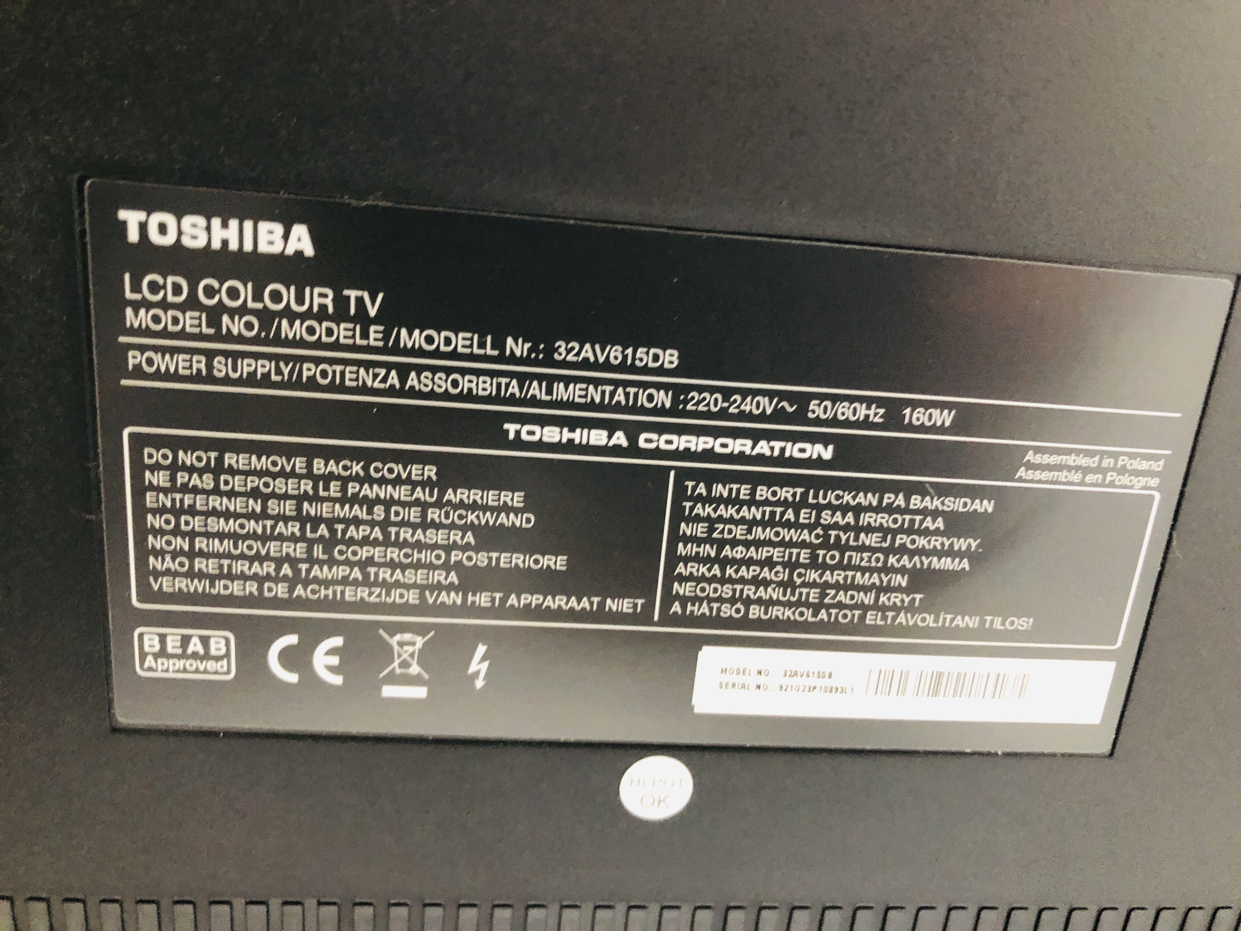 A TOSHIBA REGZA 32 INCH COLOUR LCD TV WITH REMOTE - SOLD AS SEEN - Image 4 of 5