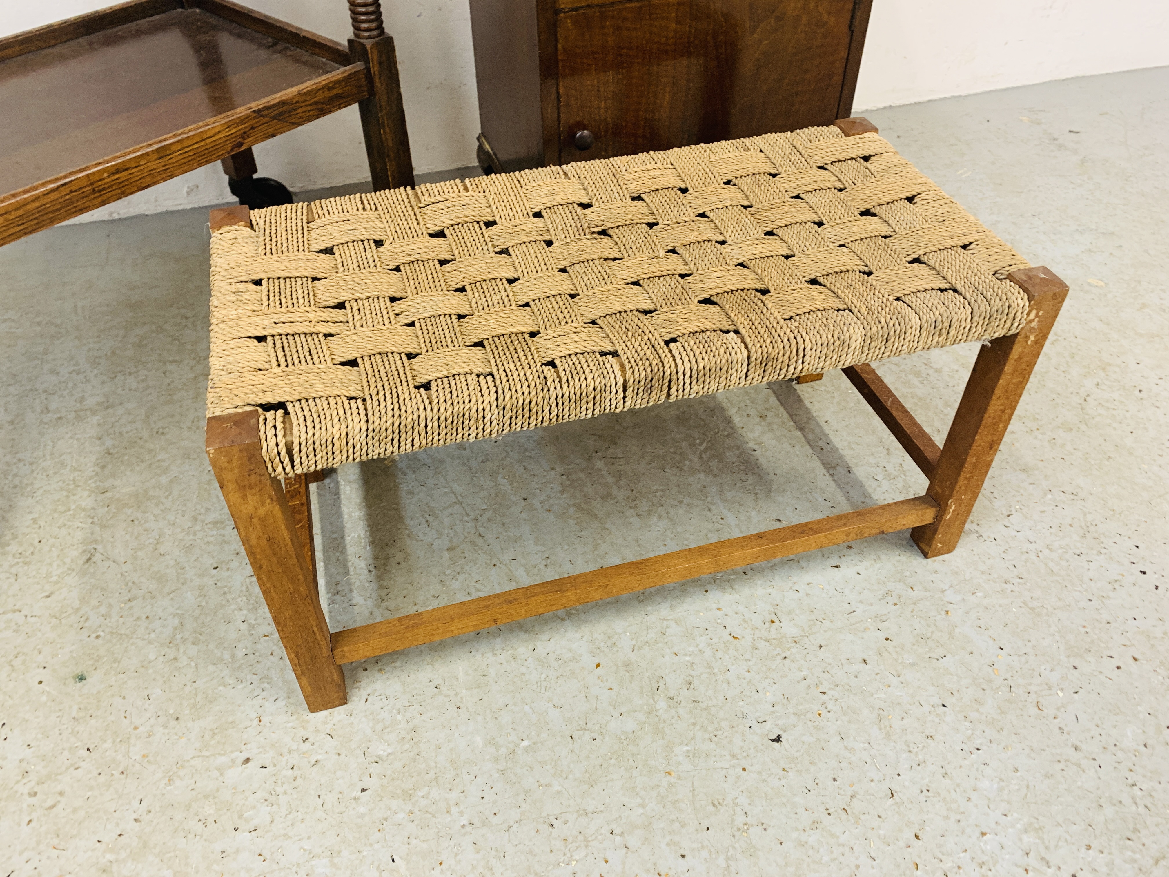 A PERIOD OAK 2 TIER TROLLEY WITH RING TURNED SUPPORTS AND ORIGINAL BROWN PLASTIC CASTORS. L 62CM. - Image 4 of 4