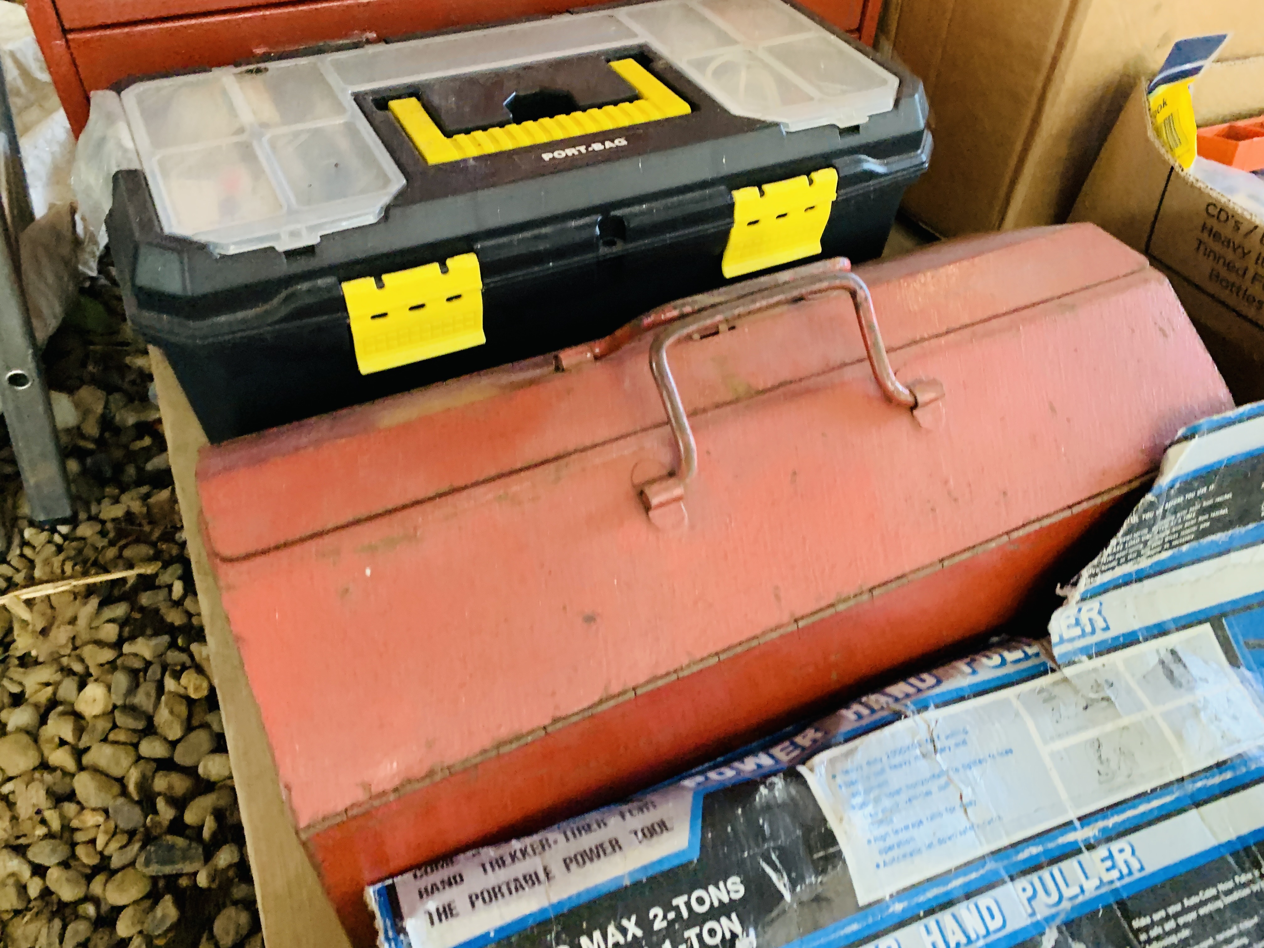 A QTY OF TOOLS AND SHED SUNDRIES, FIVE DRAWER METAL TOOL BOX AND CONTENTS, POWER HAND PULLER, - Image 4 of 12