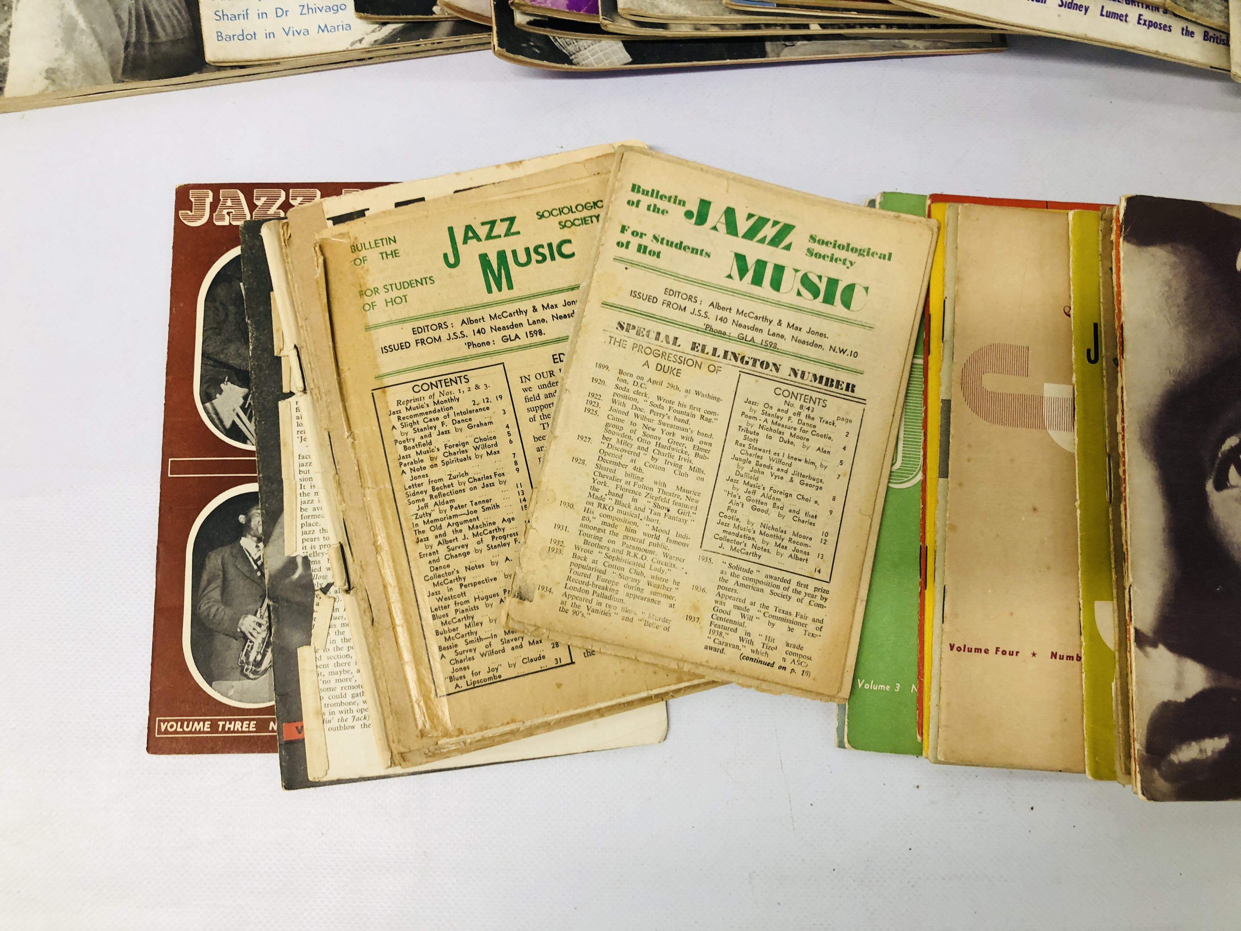 COLLECTION OF VINTAGE 1960'S JAZZ & FILM MAGAZINES IN AN OAK CUTLERY TRAY WITH BRASS BANDING - Image 5 of 7