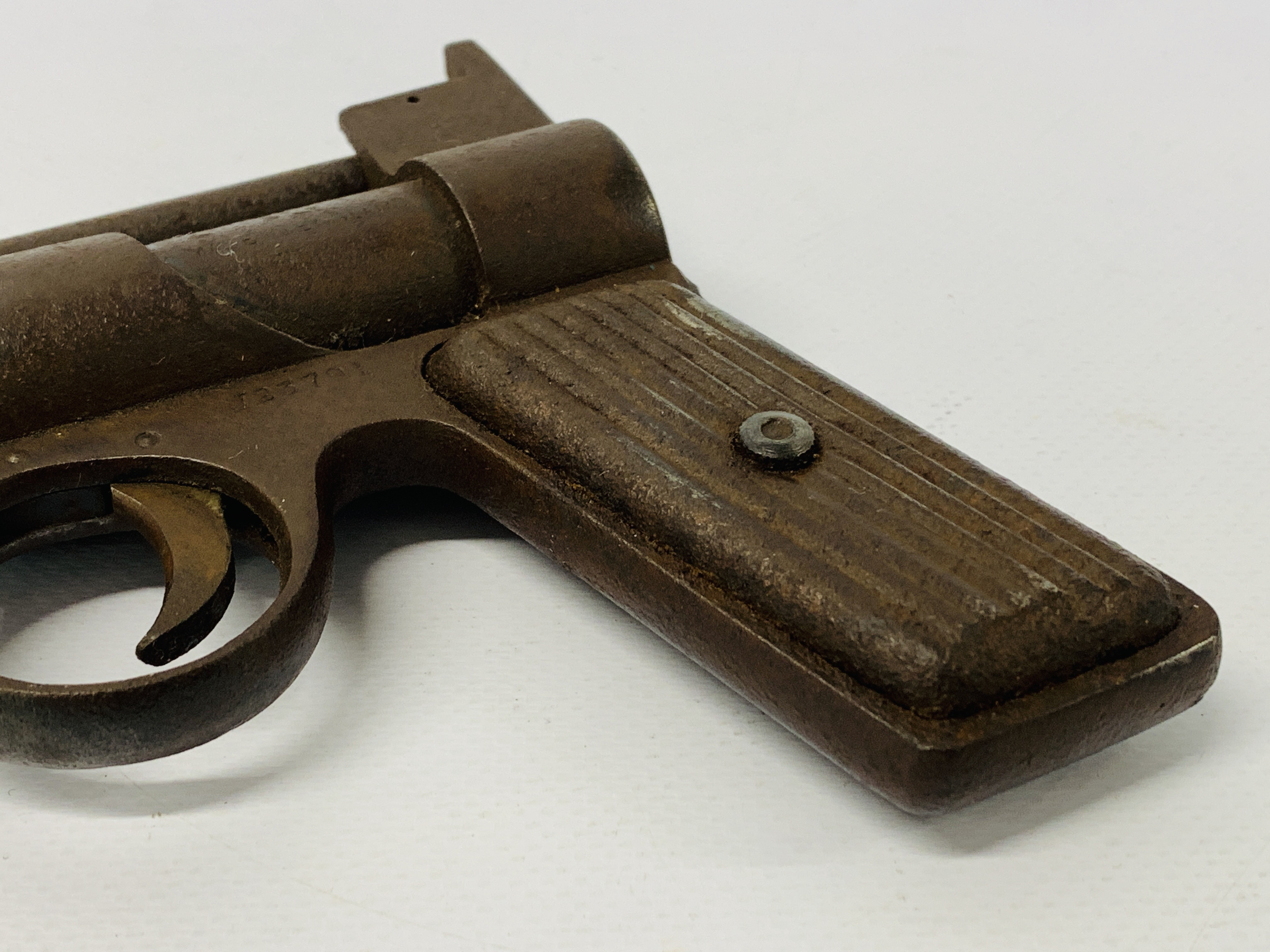 A VINTAGE THE WEBLEY JUNIOR .177 CALIBRE AIR PISTOL FOR RESTORATION - SERIAL NO. - Image 4 of 6