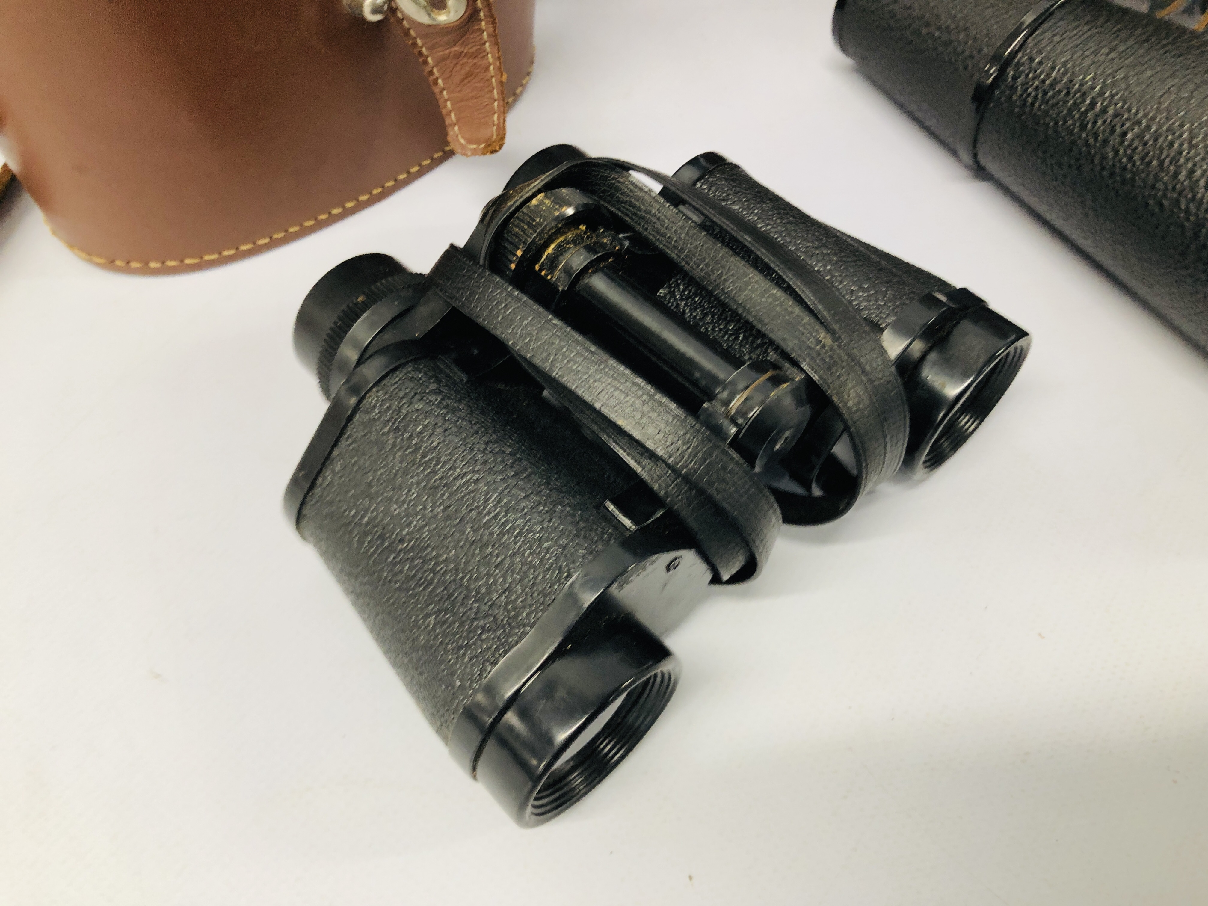 PAIR OF VINTAGE FIELD BINOCULARS IN FITTED BROWN LEATHER CASE MARKED "W. - Image 5 of 14