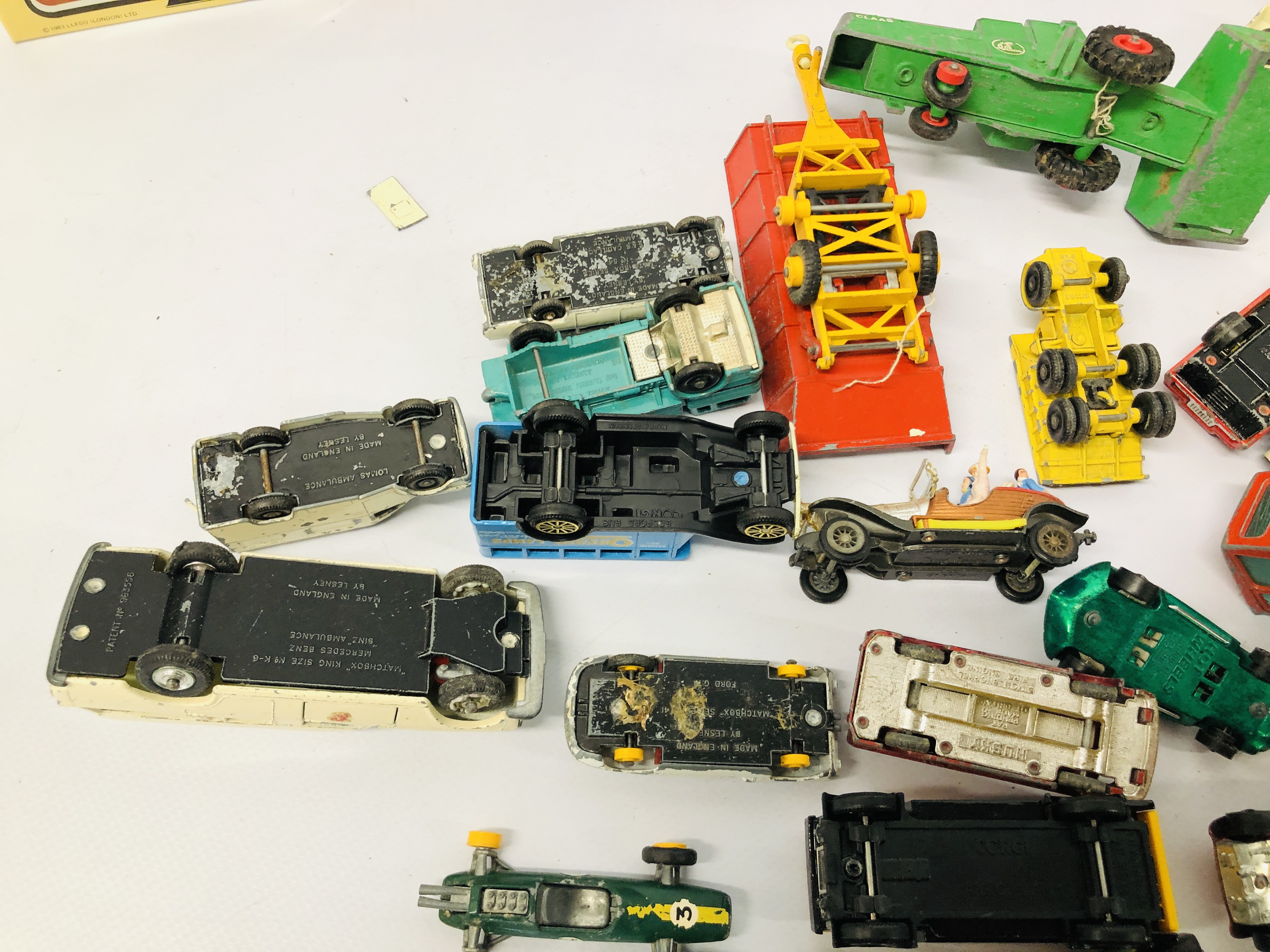 A COLLECTION OF DIE-CAST VEHICLES TO INCLUDE CORGI, LLEDO, MATCHBOX, - Image 12 of 22