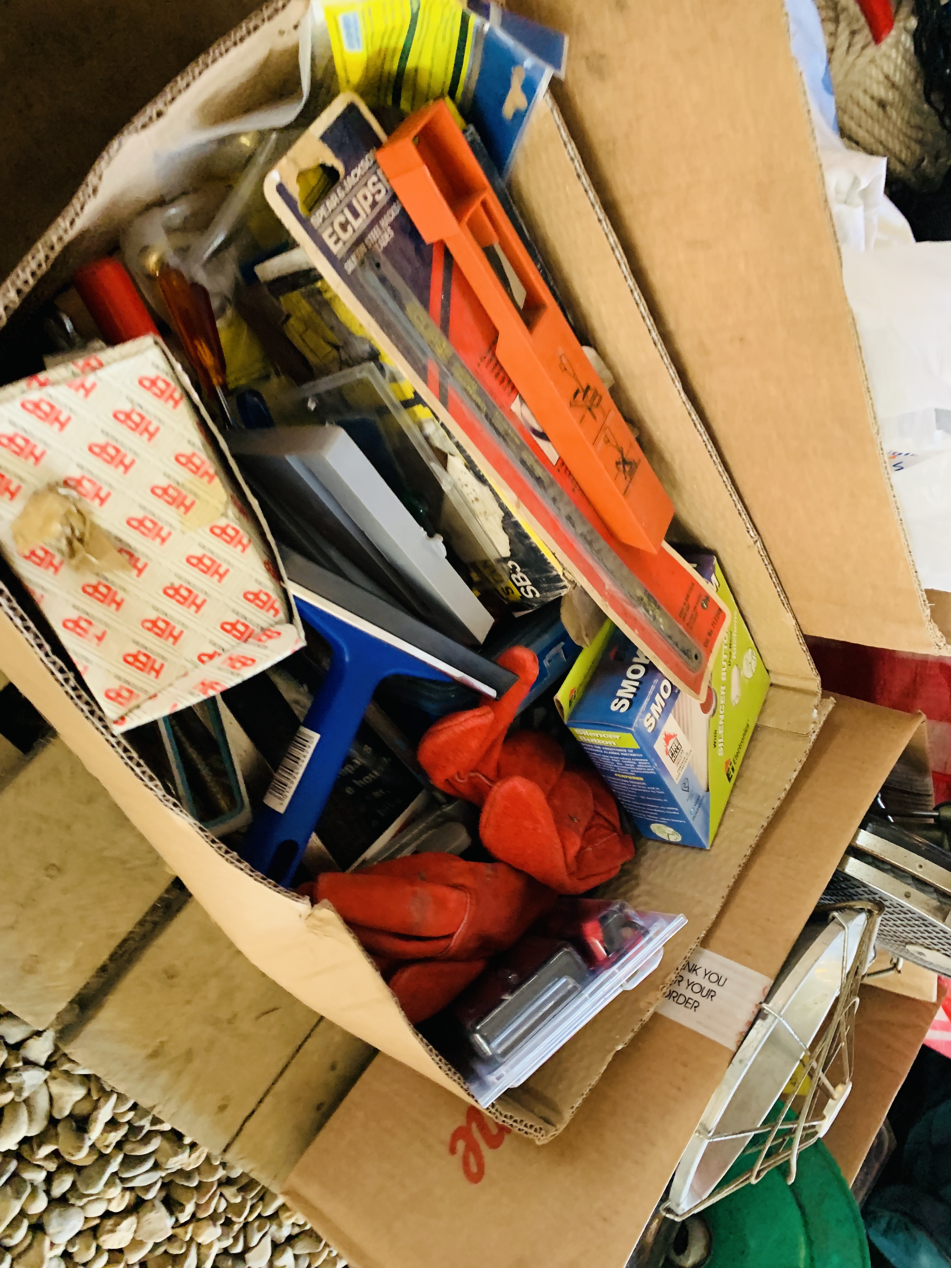A QTY OF TOOLS AND SHED SUNDRIES, FIVE DRAWER METAL TOOL BOX AND CONTENTS, POWER HAND PULLER, - Image 7 of 12