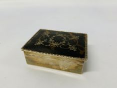 A SILVER BOX WITH INLAID TORTOISESHELL LID GOLDSMITH AND SILVERSMITH LONDON 1909, 9.