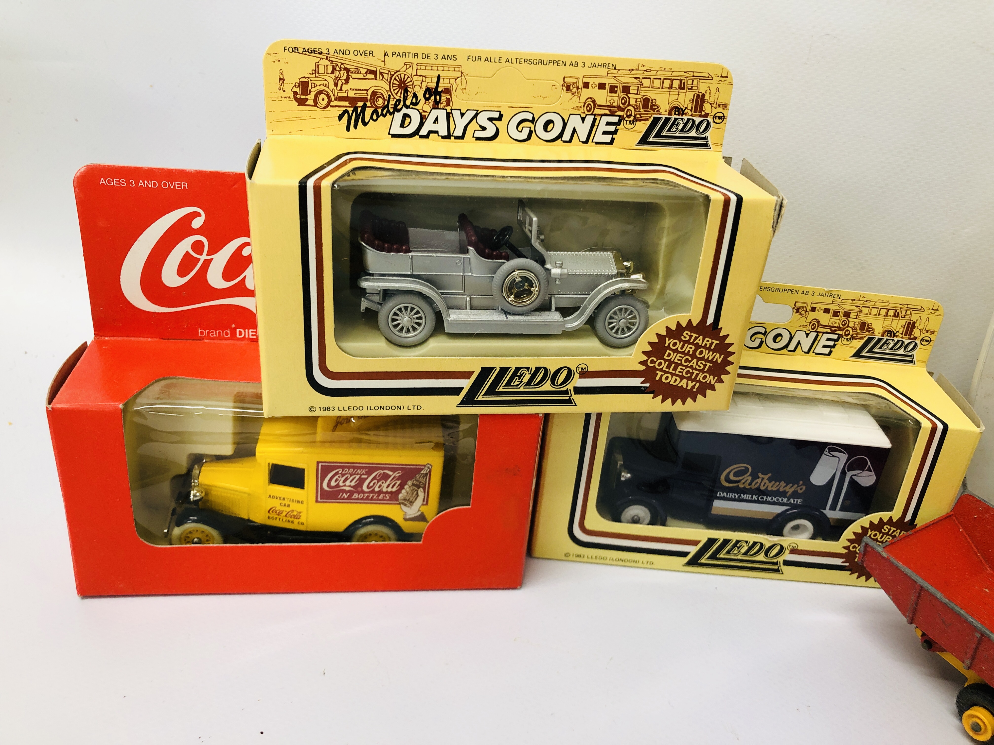 A COLLECTION OF DIE-CAST VEHICLES TO INCLUDE CORGI, LLEDO, MATCHBOX, - Image 9 of 22