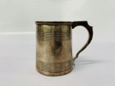 A GEORGE III REEDED SILVER TANKARD ENGRAVED ANNE LONDON 1819 MAKER CRISPIN FULLER (135gm)