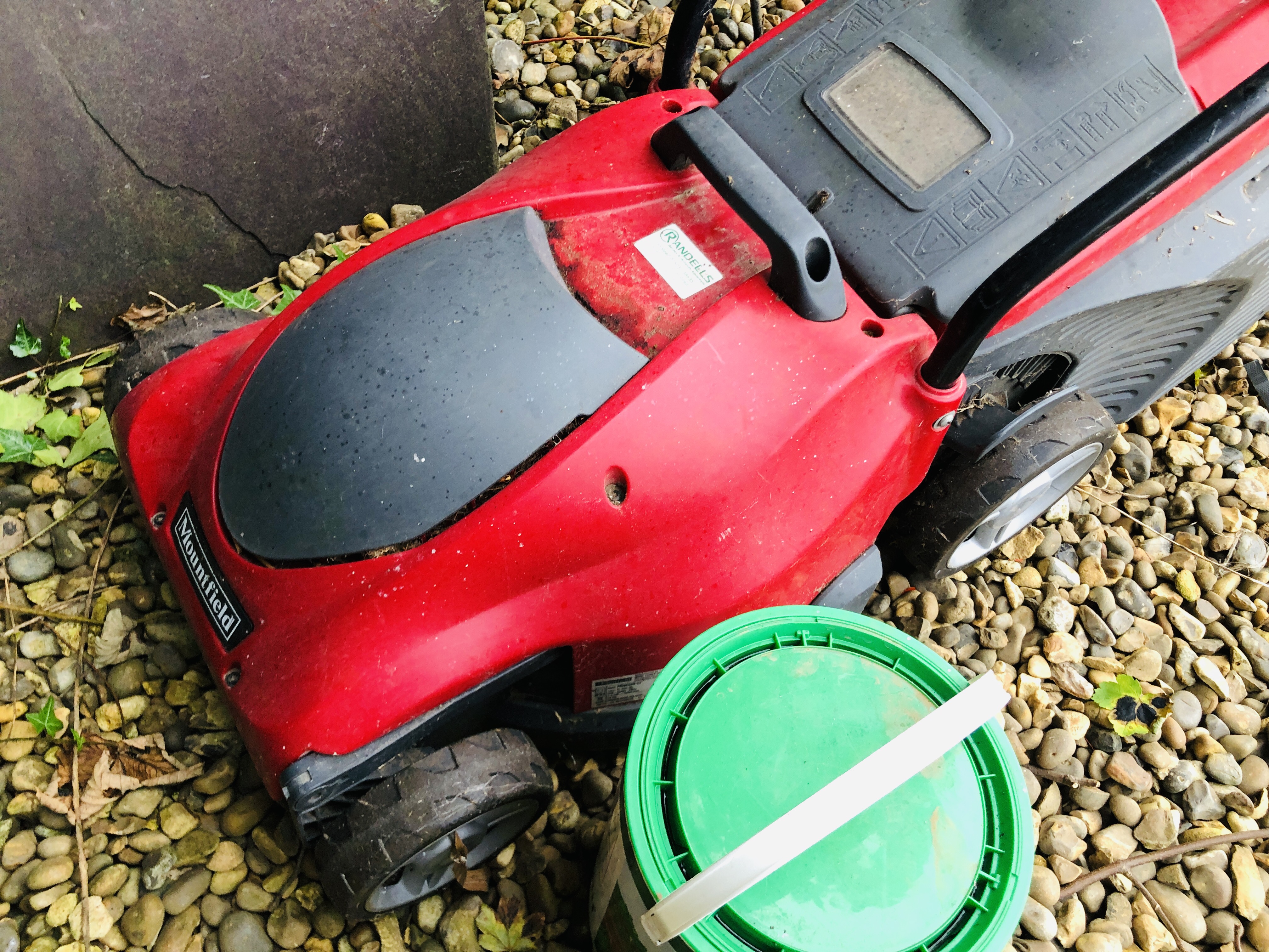 A MOUNTFIELD "PRINCESS 34" ELECTRIC LAWN MOWER WITH GRASS COLLECTOR AND TWO 5 LITRE CANS OF - Image 7 of 12