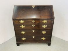 AN ANTIQUE OAK 4 DRAWER BUREAU, BRASS FITTINGS AND WELL FITTED INTERIOR - W 93CM. D 47CM. H 105CM.