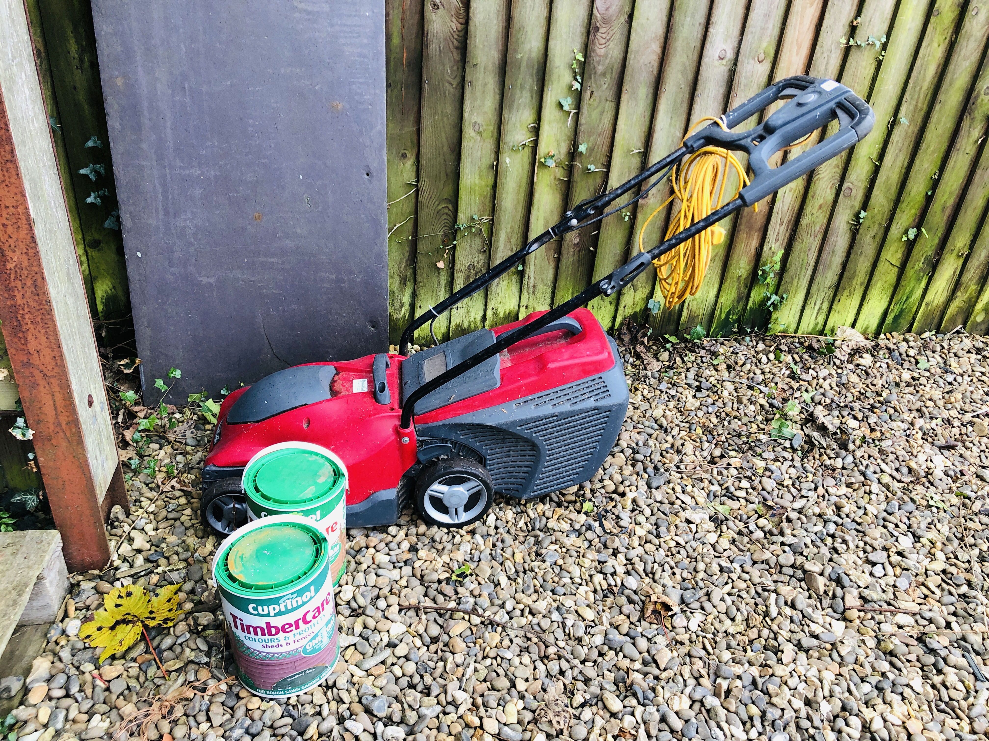 A MOUNTFIELD "PRINCESS 34" ELECTRIC LAWN MOWER WITH GRASS COLLECTOR AND TWO 5 LITRE CANS OF - Image 5 of 12