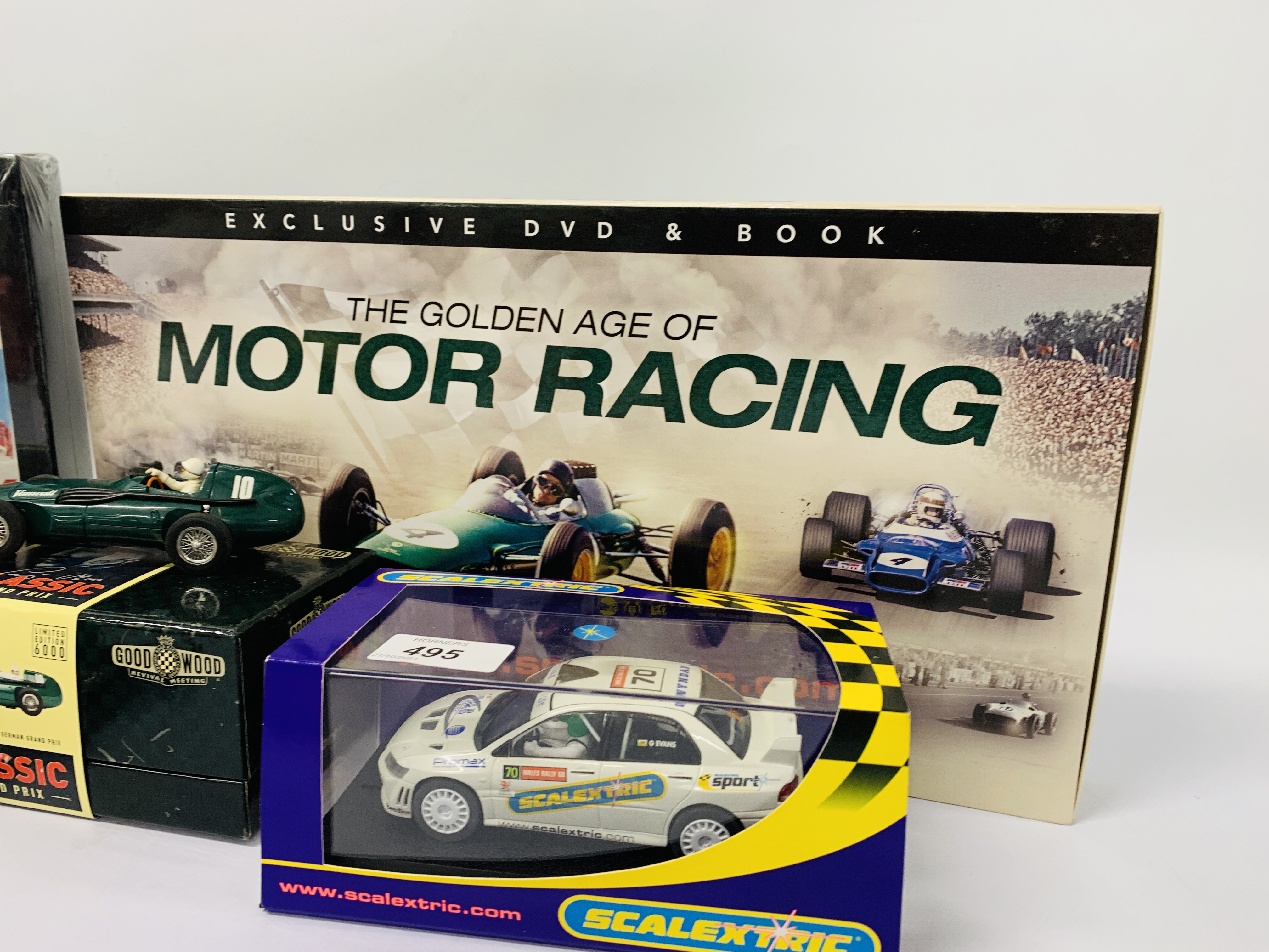 4 VARIOUS SCALEXTRIC VEHICLES TO INCLUDE VANWALL F1 CLASSIC GRAND PRIX BOXED, - Image 8 of 8