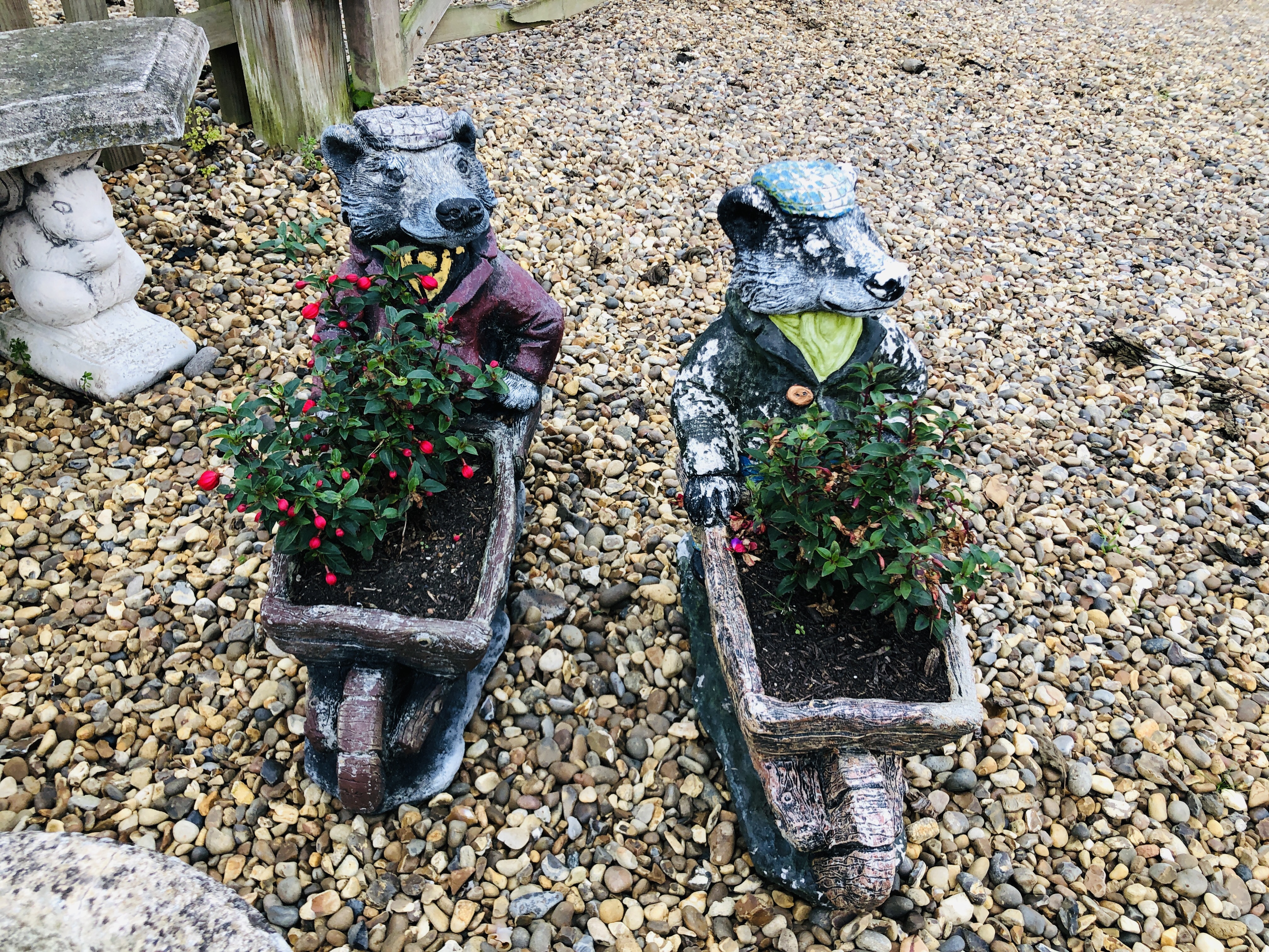 A PAIR OF STONEWORK BADGES WITH WHEEL BARROW PLANTERS, H 50CM, - Image 2 of 3