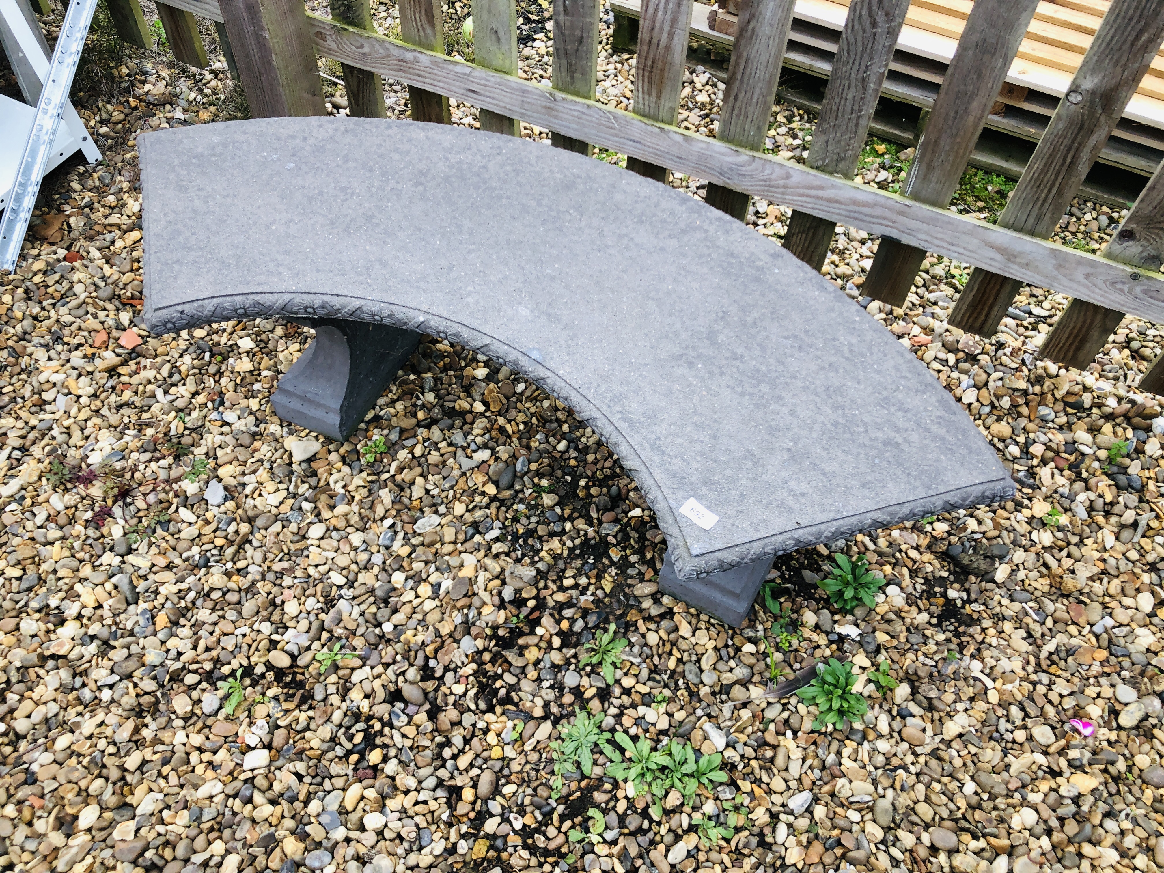 A STONEWORK GARDEN BENCH WITH CARVED SEAT W 130CM - Image 5 of 5