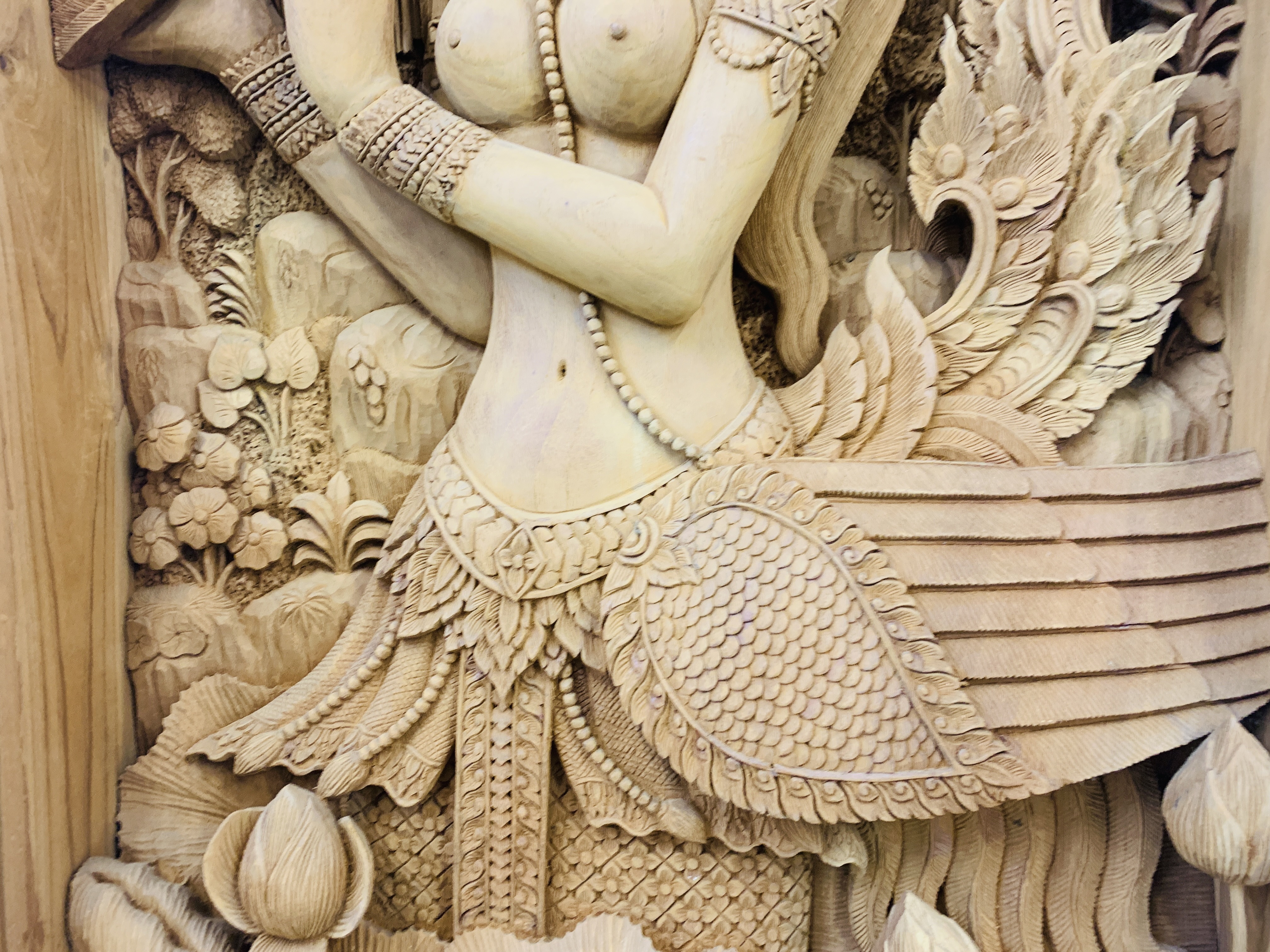 AN IMPRESSIVE ASIAN HAND CARVED TEAK THREE DIMENSIONAL PANEL OF GIRL WITH BIRDS AND FOLIAGE - - Image 6 of 10