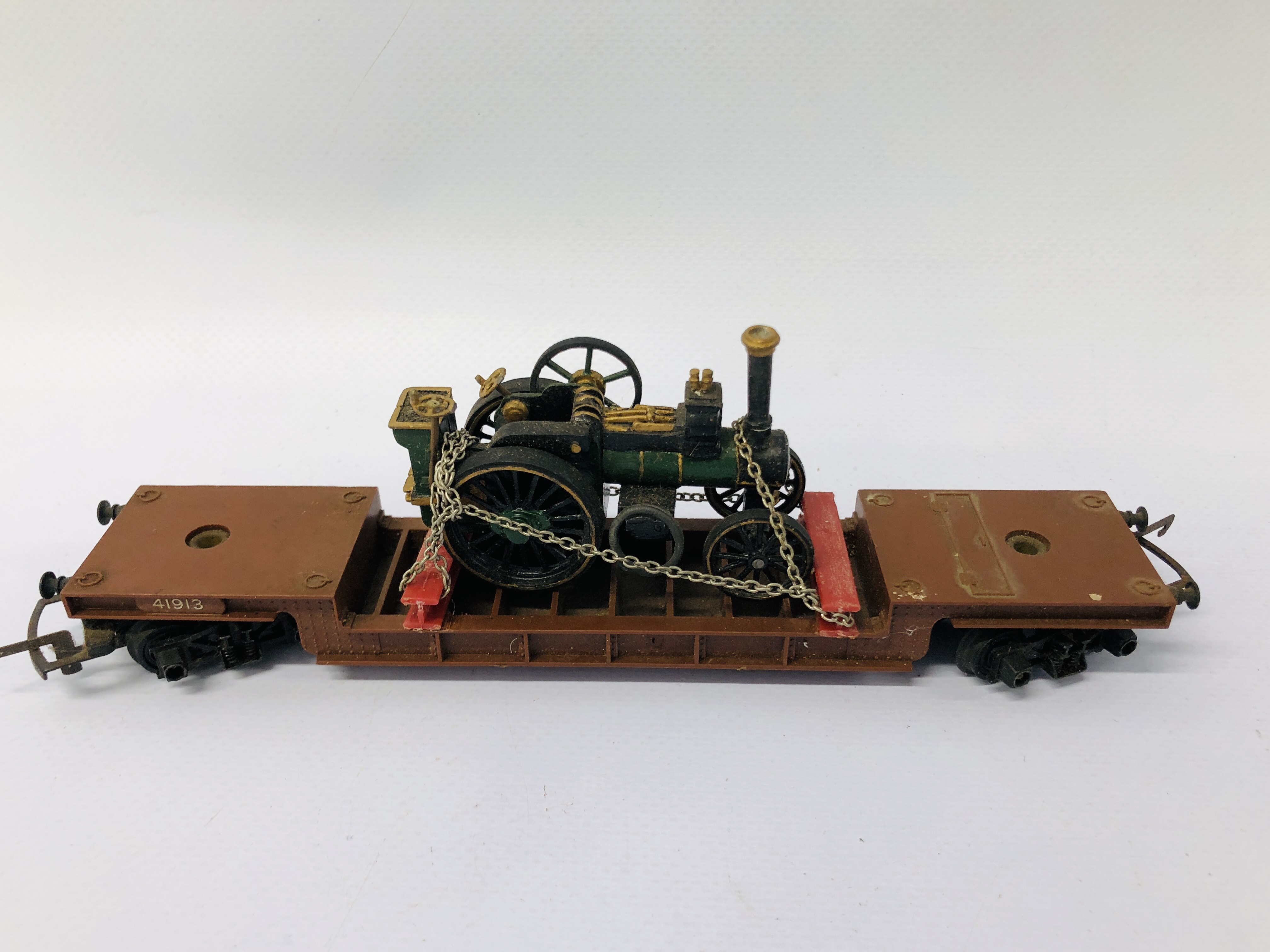 A HORNBY DUBO MECCANO 00 GAUGE DUCHESS OF MONTROSE LOCOMOTIVE & 3 TRIANG 00 GAUGE WAGONS WITH CARGO - Image 11 of 14