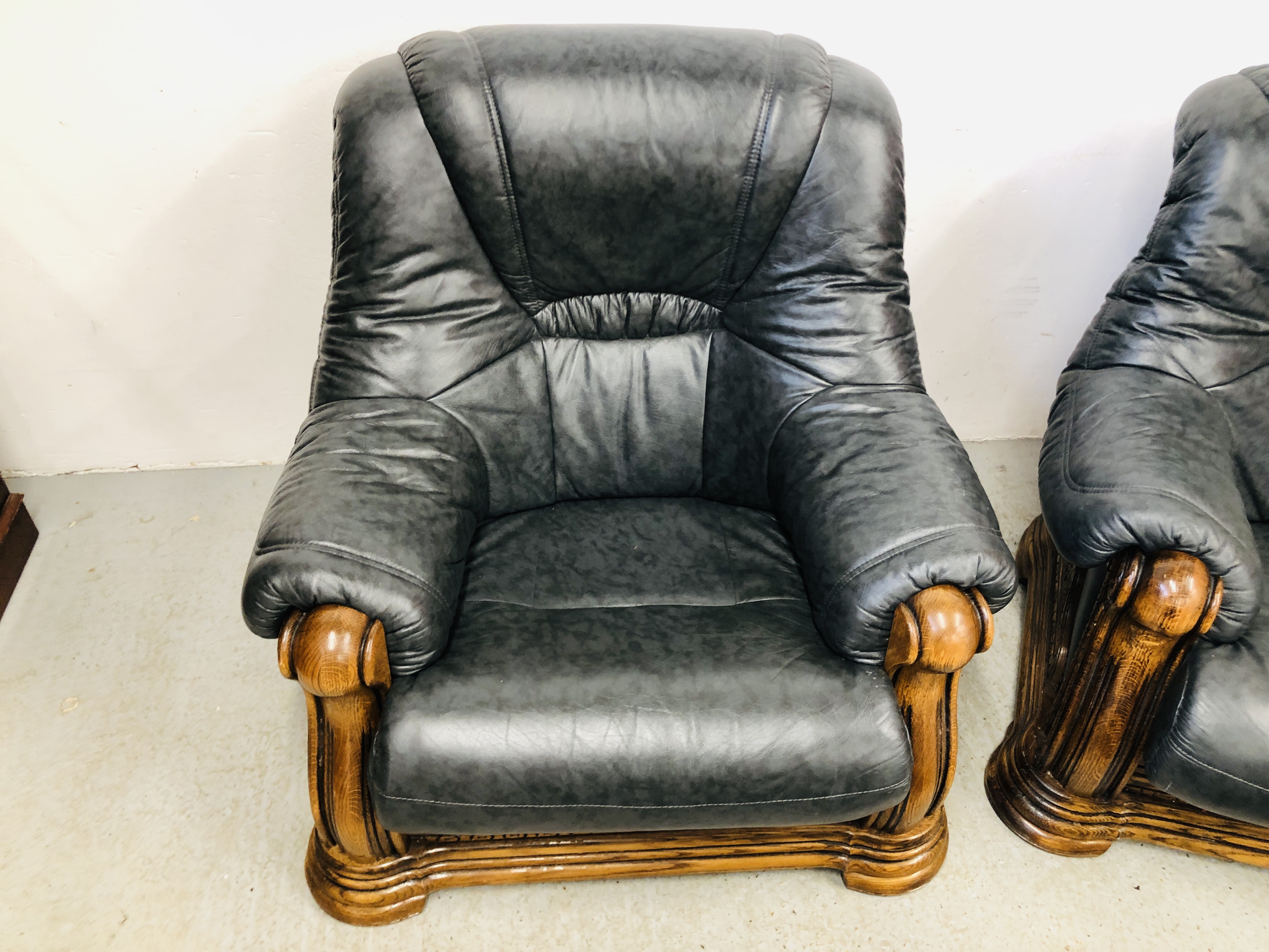 A NAVY BLUE 3 SEATER SOFA AND ARM CHAIR WITH CARVED WOOD SURROUND AND MATCHING OAK COFFEE TABLE - Image 10 of 13