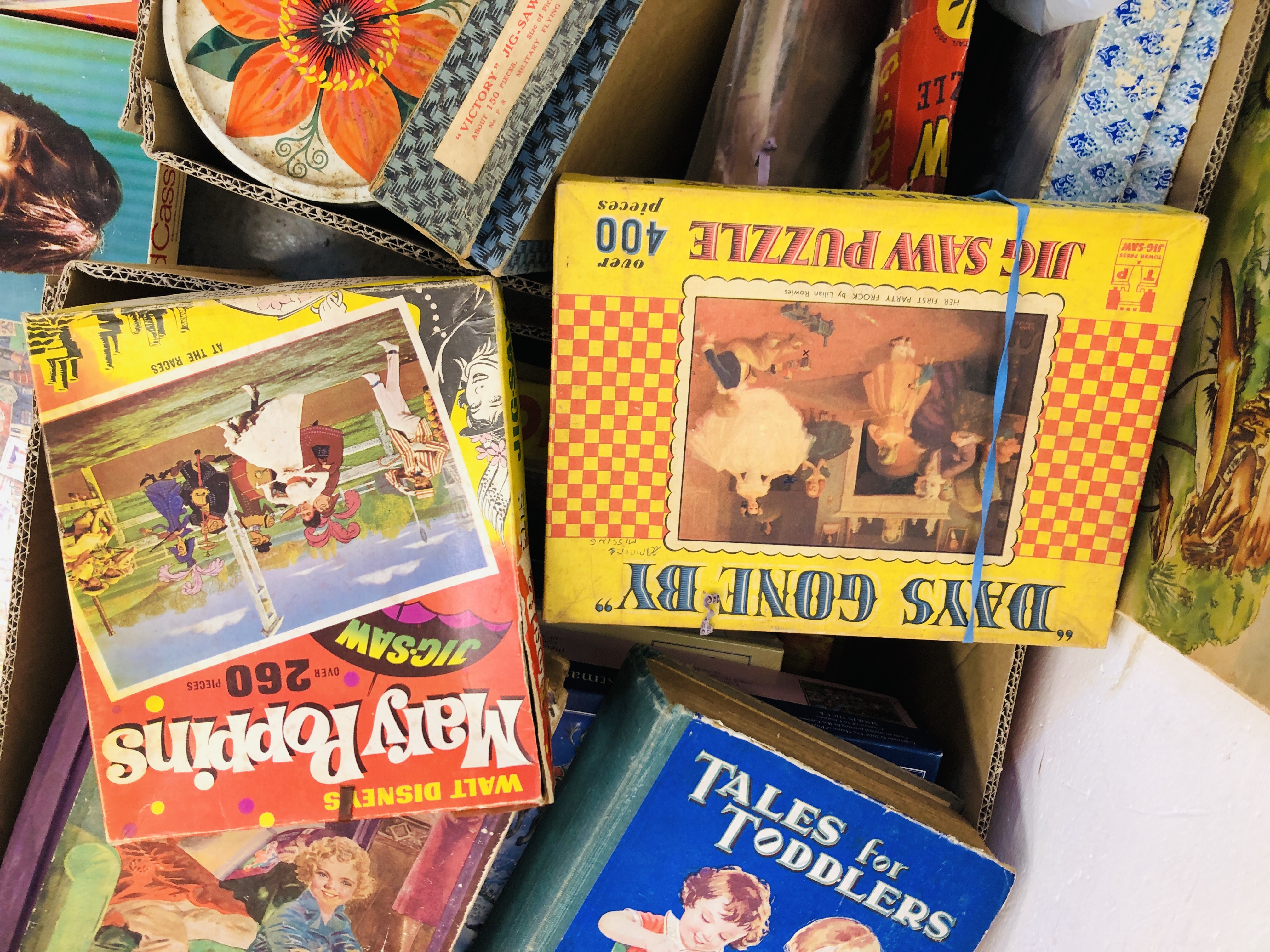 2 BOXES A/F CONTAINING VINTAGE JIGSAWS, TO INCLUDE WONDERS OF THE WORLD, WINDSOR CASTLE, THE LYRIC, - Image 7 of 7