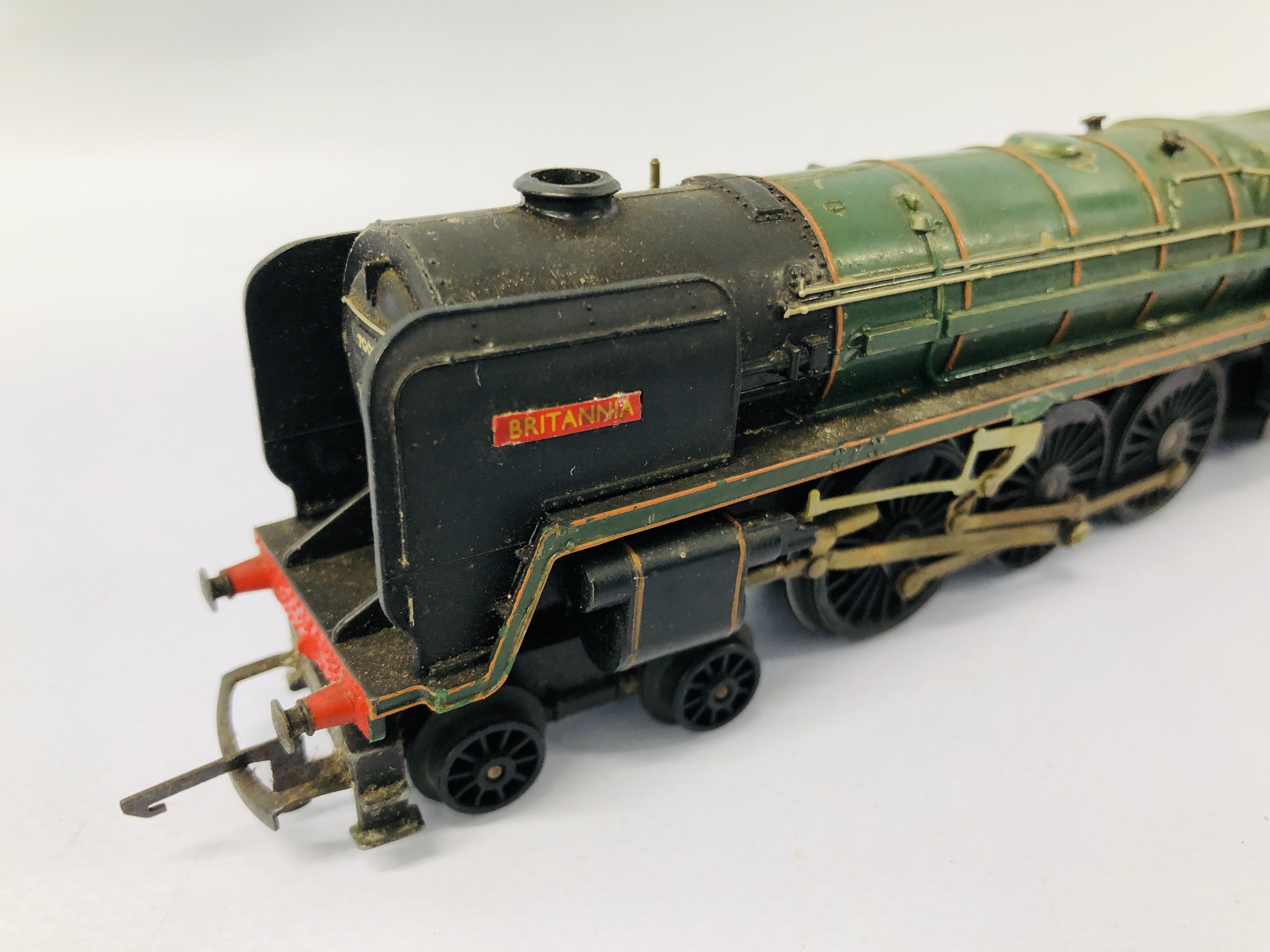 2 X TRIANG 00 GAUGE LOCOMOTIVES AND TENDERS INCLUDING BRITTANIA - Image 8 of 14