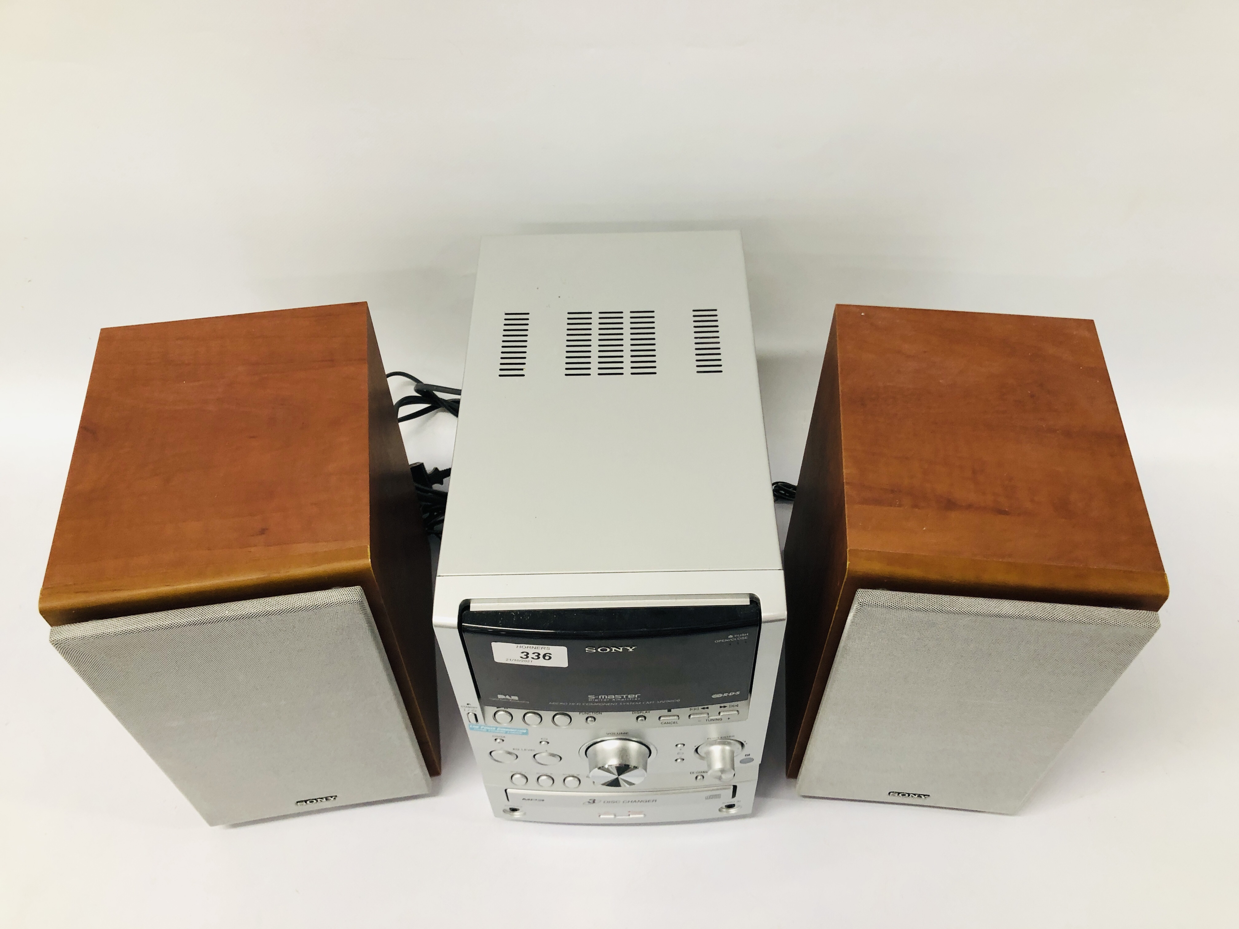 A SONY S-MASTER DAB HI-FI SYSTEM COMPLETE WITH REMOTE - SOLD AS SEEN - Image 5 of 6