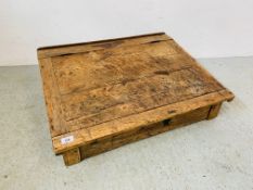 AN ANTIQUE WAXED PINE TABLE TOP CLERKS DESK W 75CM, D 60CM,