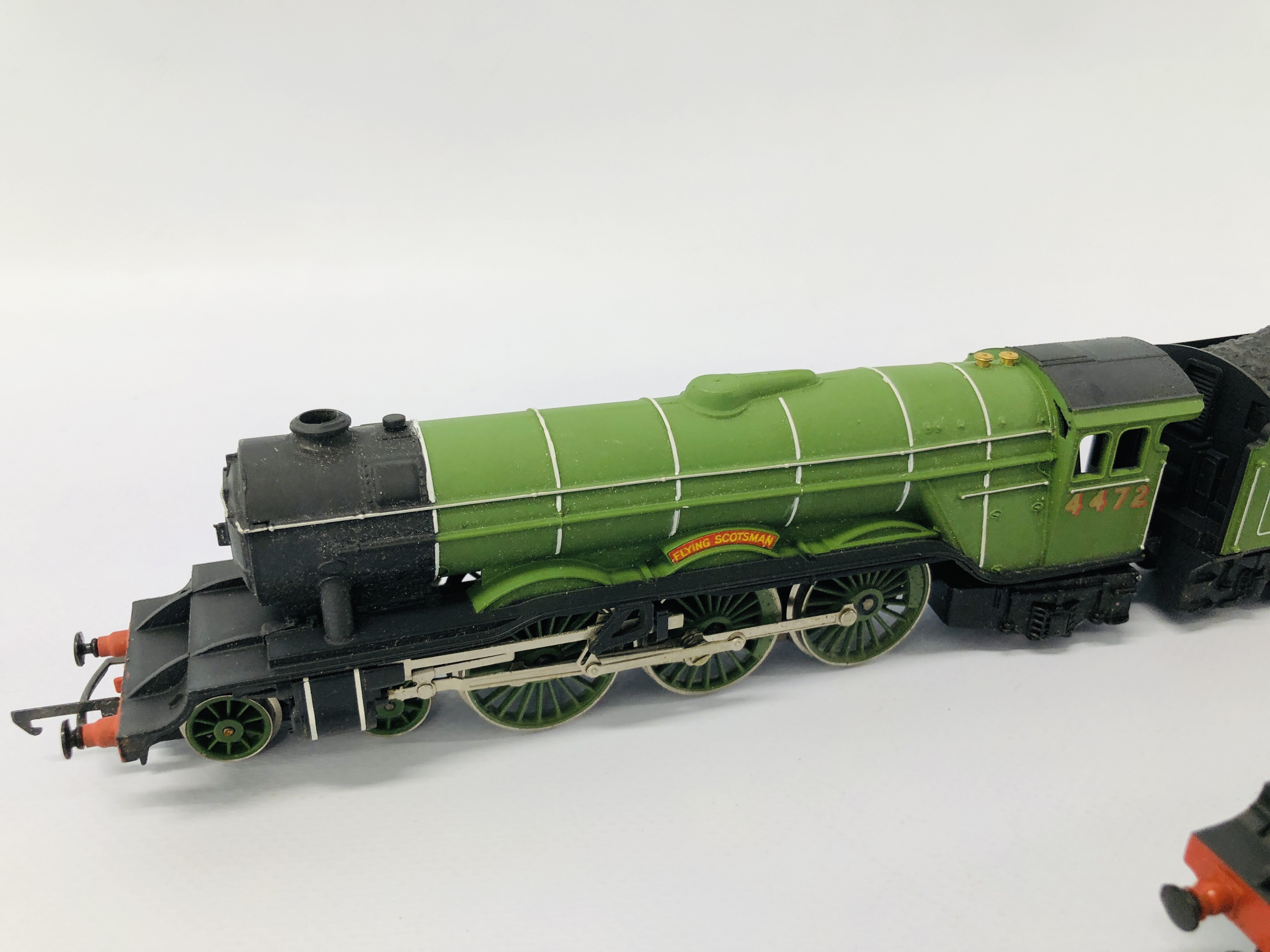 2 X HORNBY 00 GAUGE FLYING SCOTSMAN LOCOMOTIVES AND TENDERS - Image 6 of 12