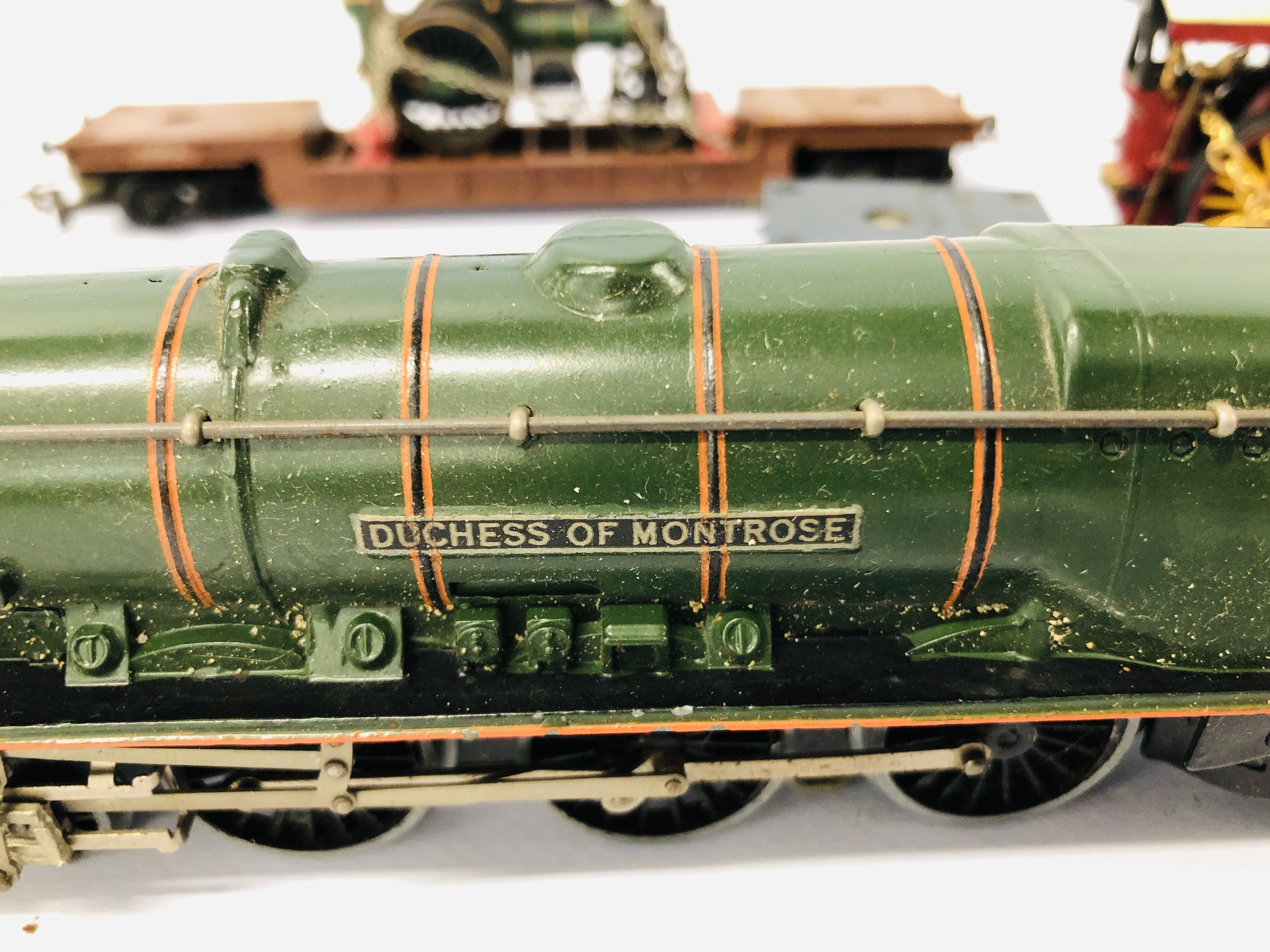 A HORNBY DUBO MECCANO 00 GAUGE DUCHESS OF MONTROSE LOCOMOTIVE & 3 TRIANG 00 GAUGE WAGONS WITH CARGO - Image 3 of 14