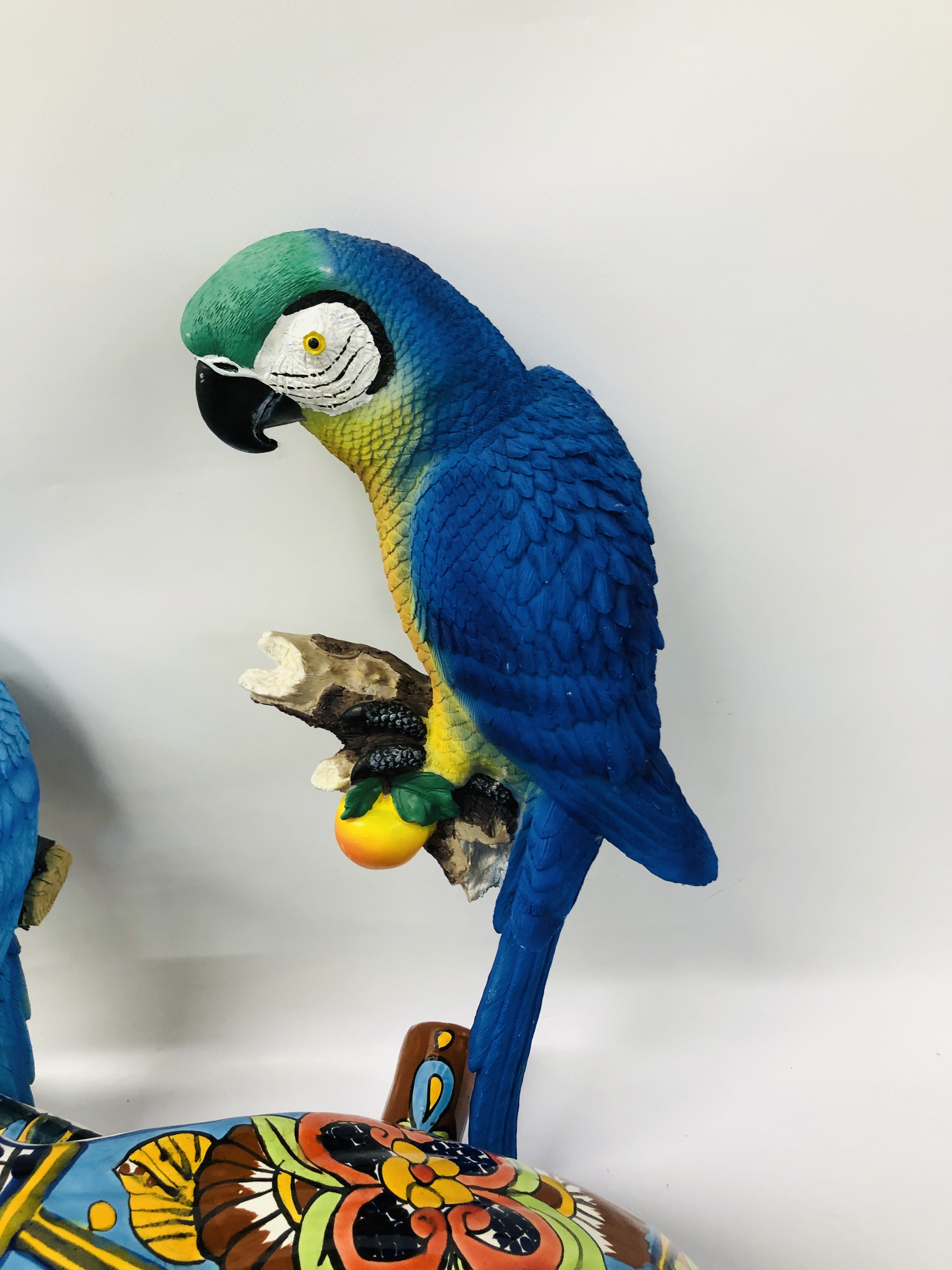 6 BIRDS TO INCLUDE HANGING MEXICAN PORCELAIN PARROT 90CM, HEAD TO TIP OF TAIL PERCH 38CM, - Image 2 of 11