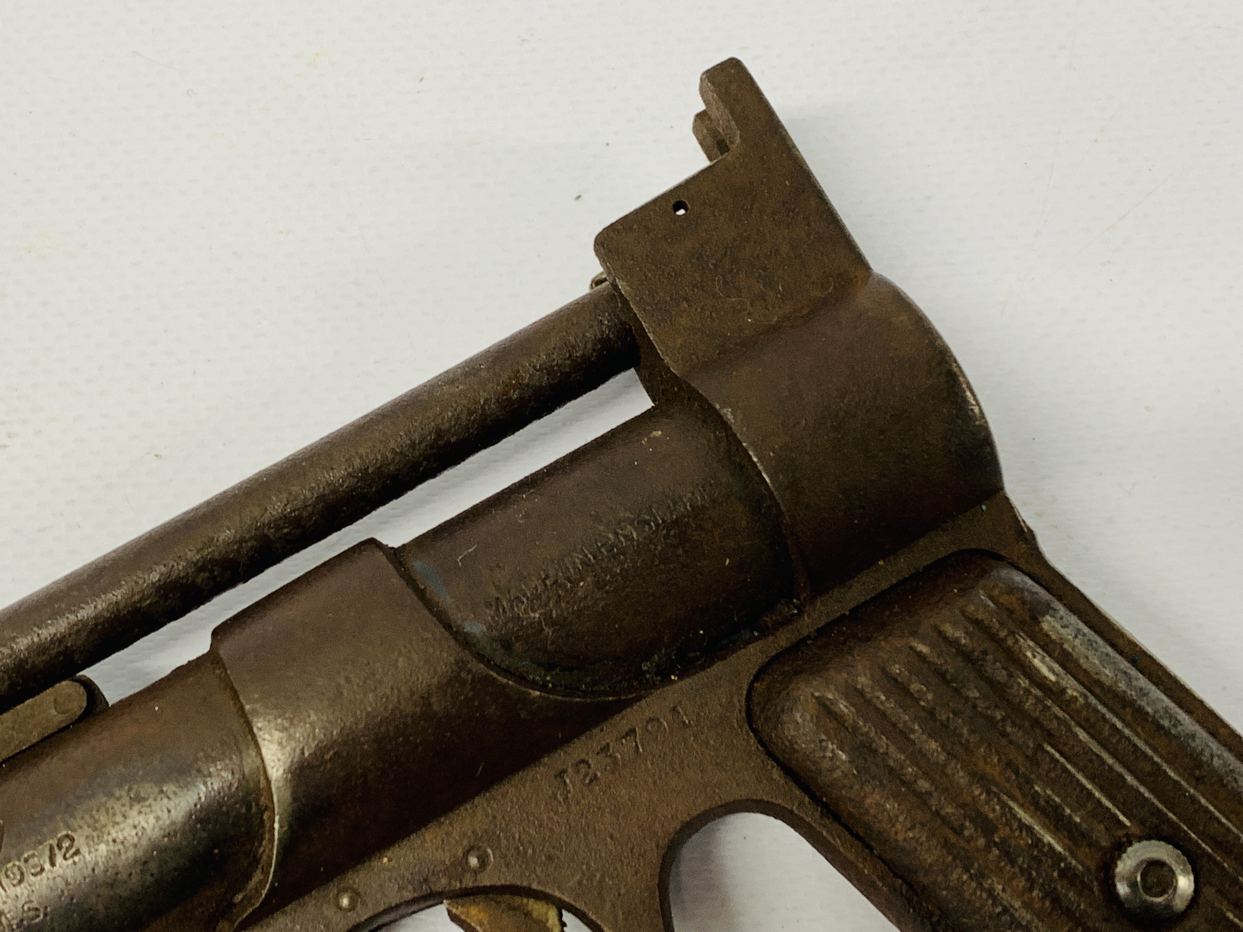 A VINTAGE THE WEBLEY JUNIOR .177 CALIBRE AIR PISTOL FOR RESTORATION - SERIAL NO. - Image 5 of 6