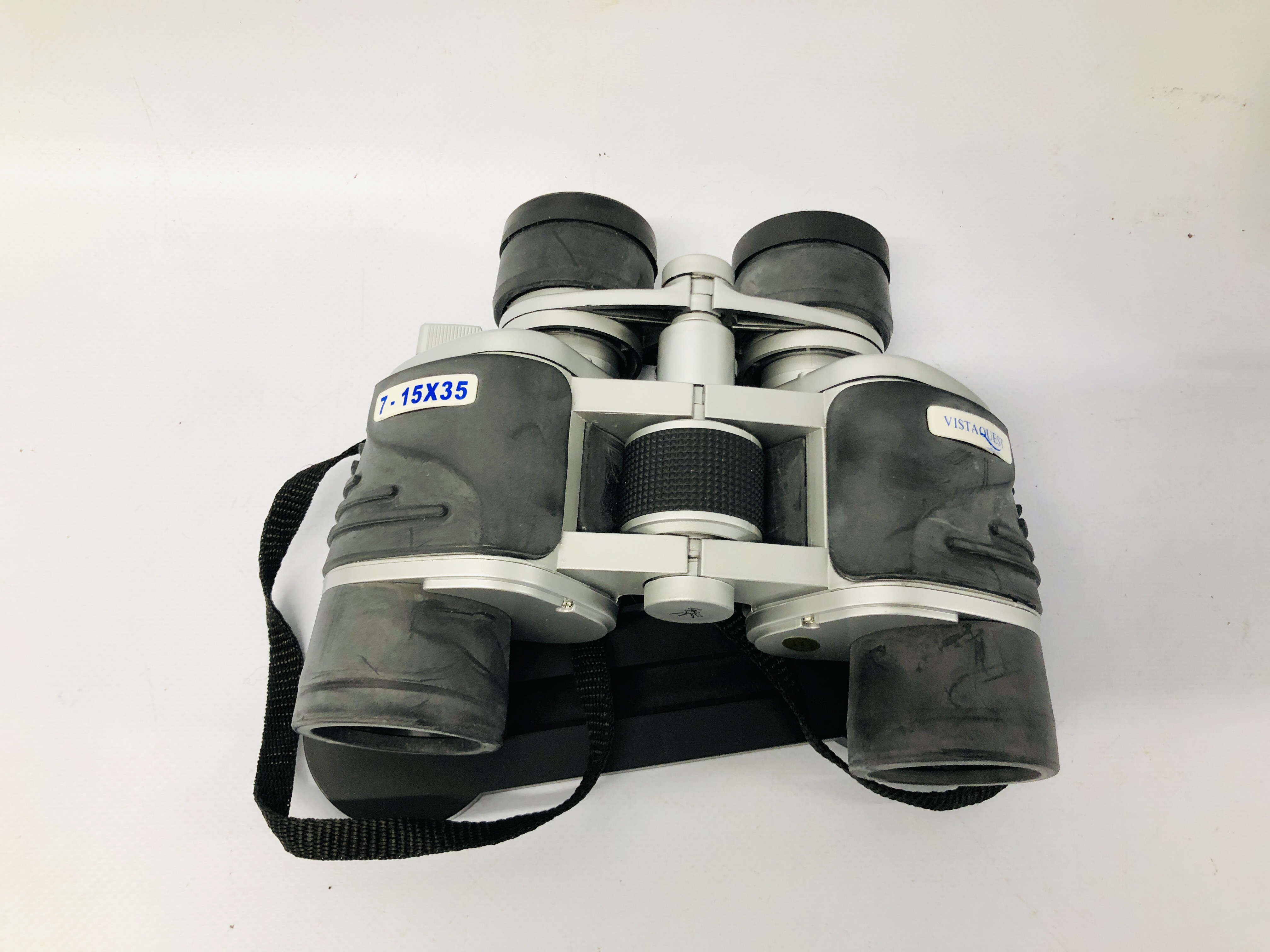PAIR OF BRESSER 8 X 40 BINOCULARS WITH CASE ALONG WITH A PAIR OF VISTA QUEST BINOCULARS AND CASE - Image 9 of 11