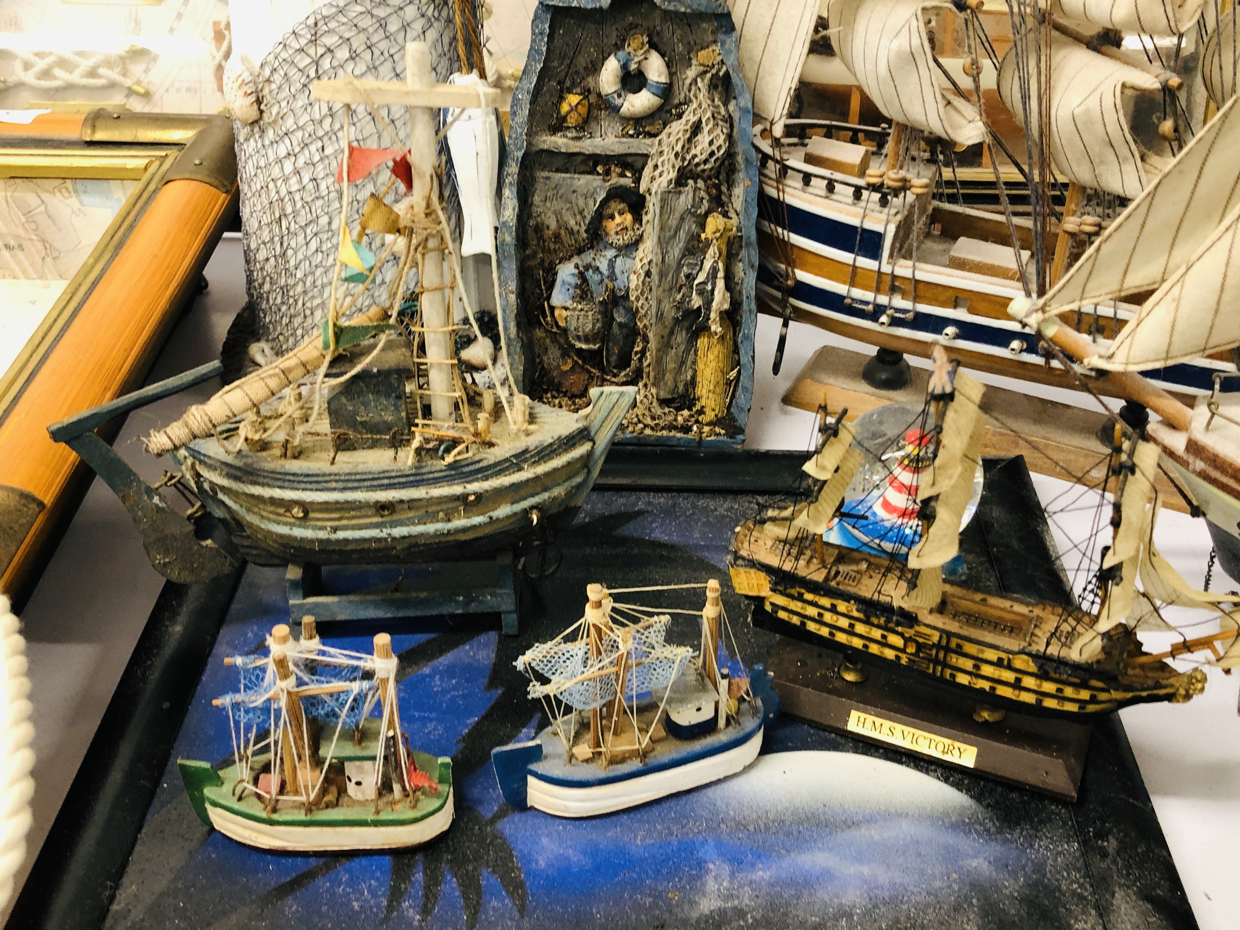 3 NAUTICAL 3D CASED DISPLAYS AND OTHER NAUTICAL ITEMS TO INCLUDE SAILING SHIPS, LIGHTHOUSES ETC. - Image 5 of 11