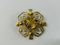 A 9CT GOLD THISTLE DESIGN BROOCH SET WITH CENTRAL CITRINE STONE