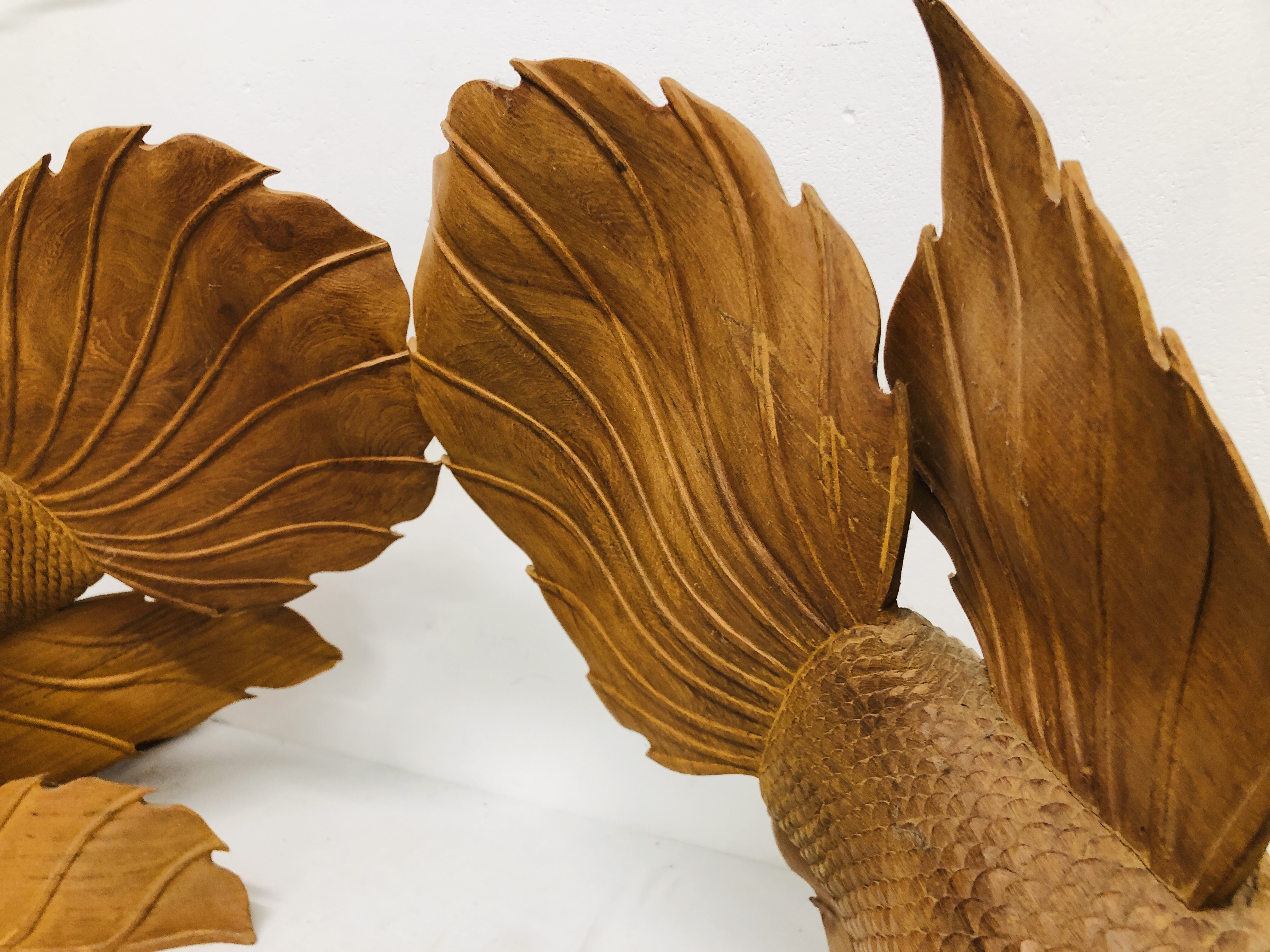 2 X LARGE CARVED TEAK WOOD FISH ORNAMENTS - EACH HEIGHT 58CM. LENGTH 65CM. - Image 10 of 10