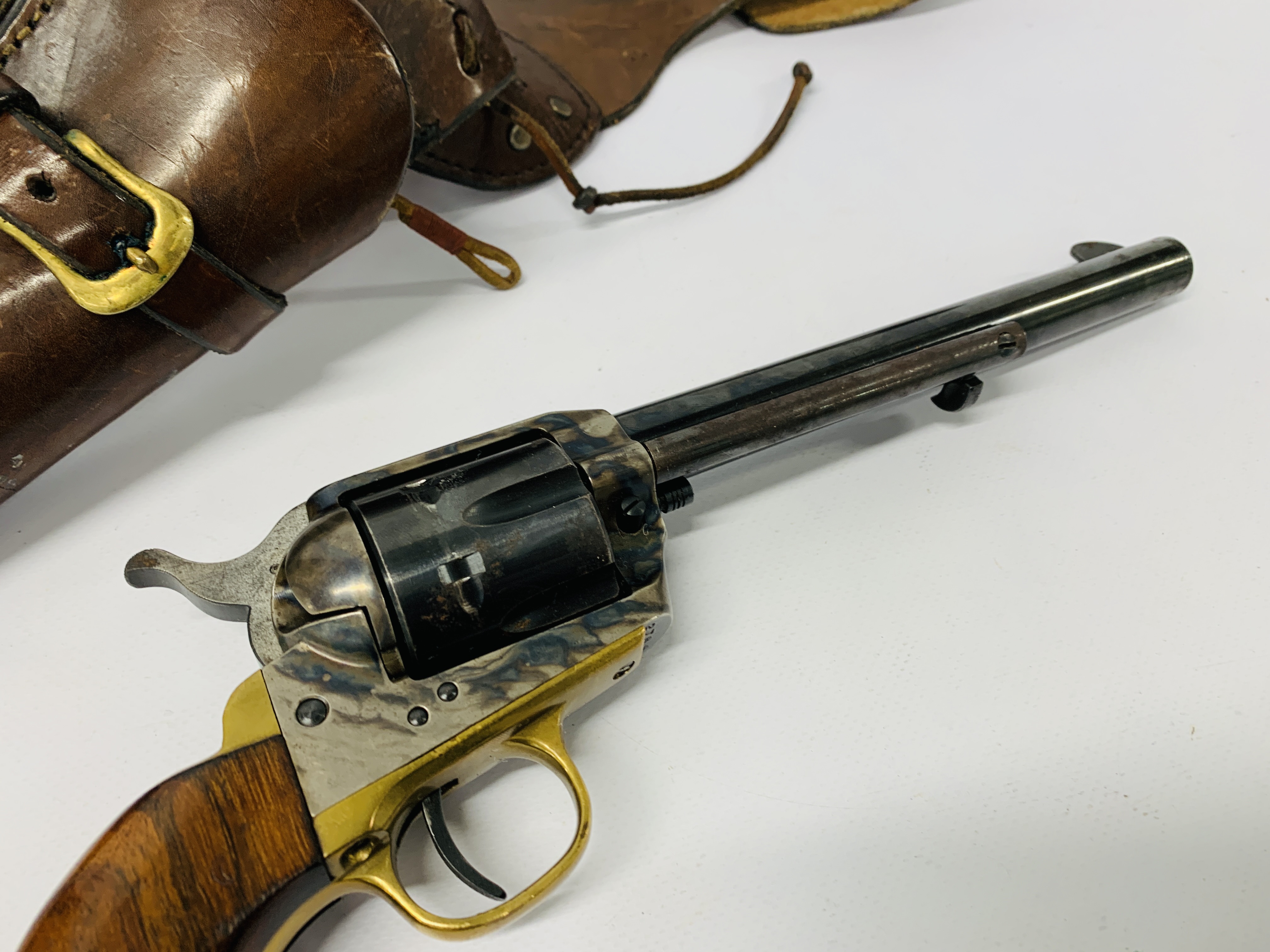 A REPLICA WESTERN STYLE REVOLVER, - Image 5 of 6