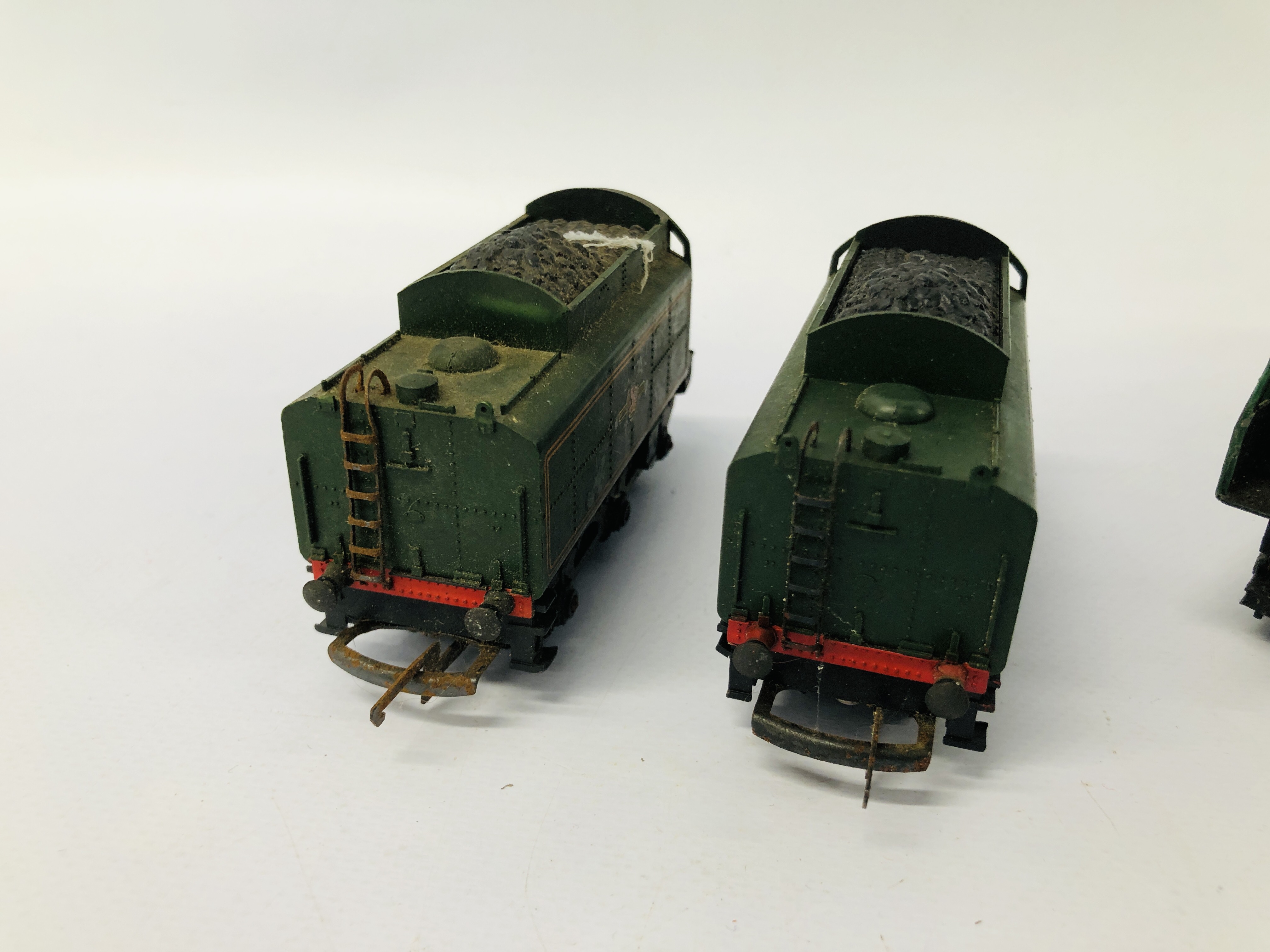 2 X TRIANG 00 GAUGE LOCOMOTIVES AND TENDERS INCLUDING BRITTANIA - Image 14 of 14