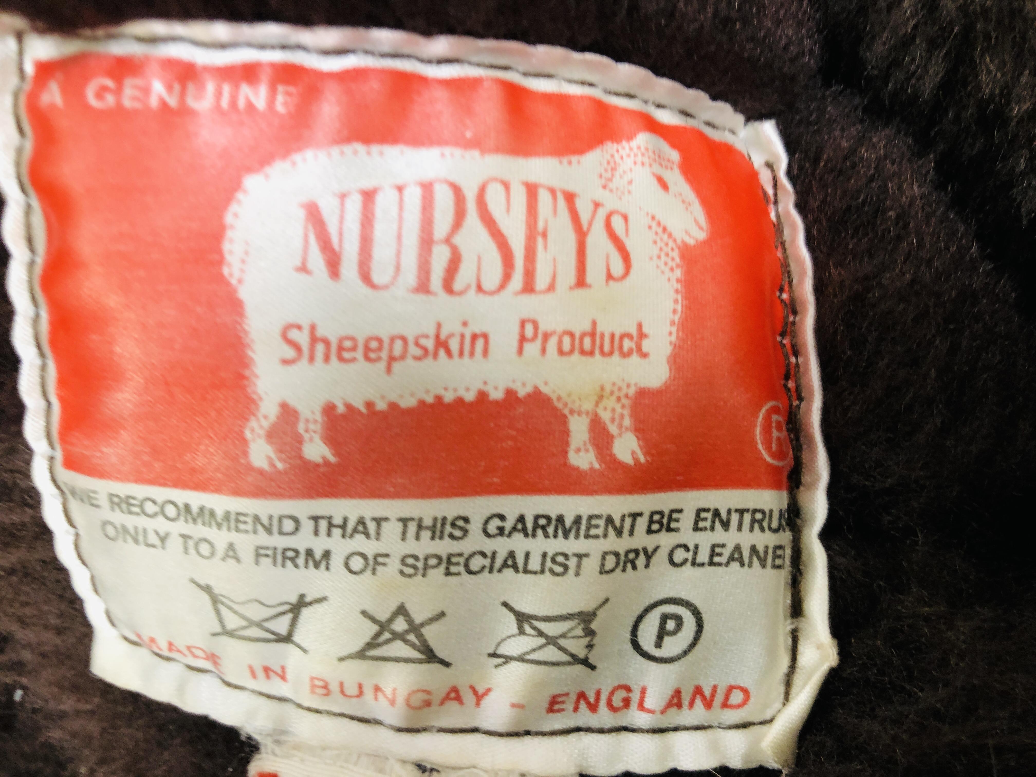 A LADIES NURSEYS SHEEPSKIN COAT SIZE 18 - Image 5 of 7