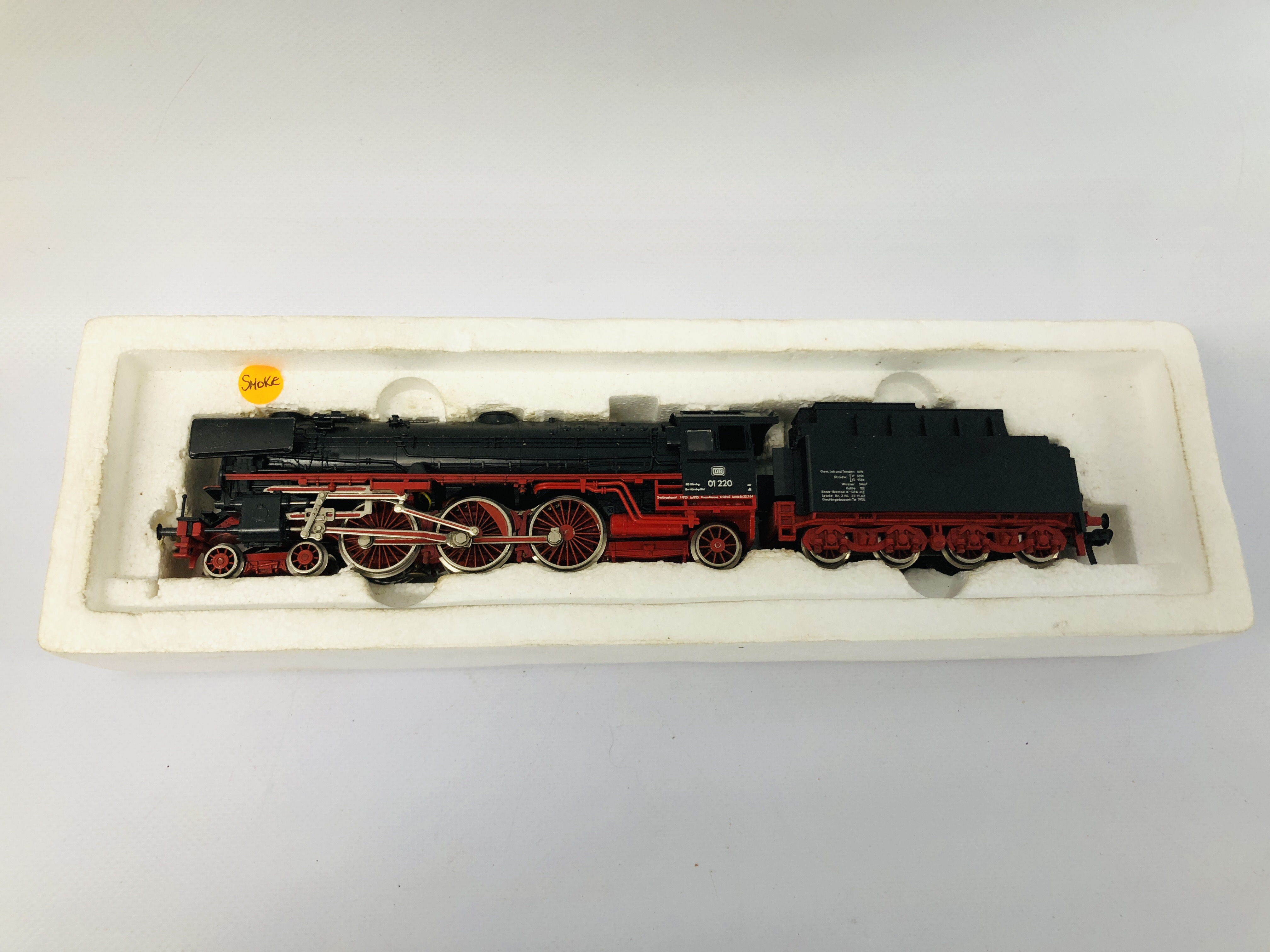 A FLEISCHMANNN HO 4170 LOCOMOTIVE AND TENDER BOXED WITH SMOKE UNIT - Image 2 of 8