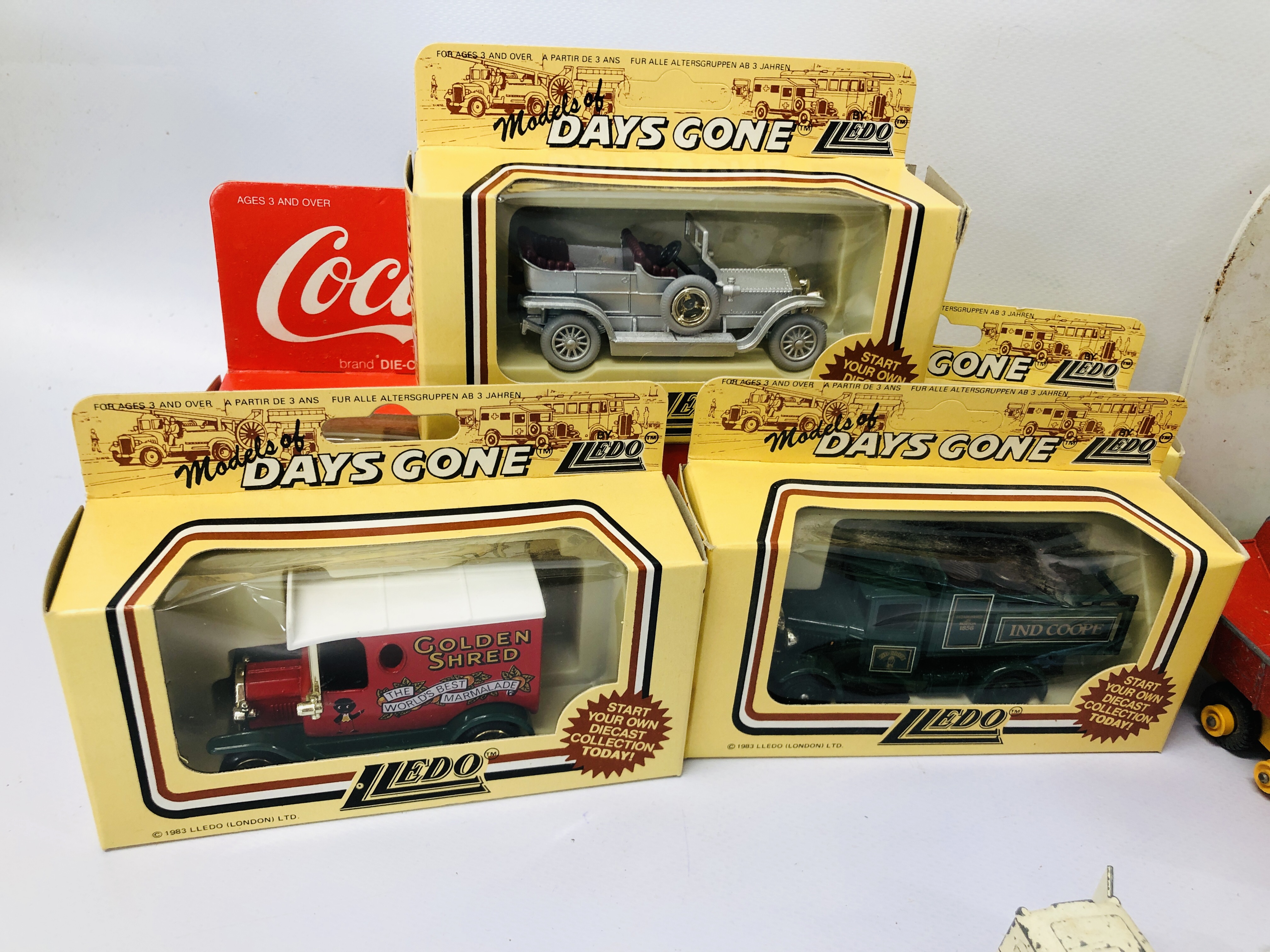 A COLLECTION OF DIE-CAST VEHICLES TO INCLUDE CORGI, LLEDO, MATCHBOX, - Image 10 of 22