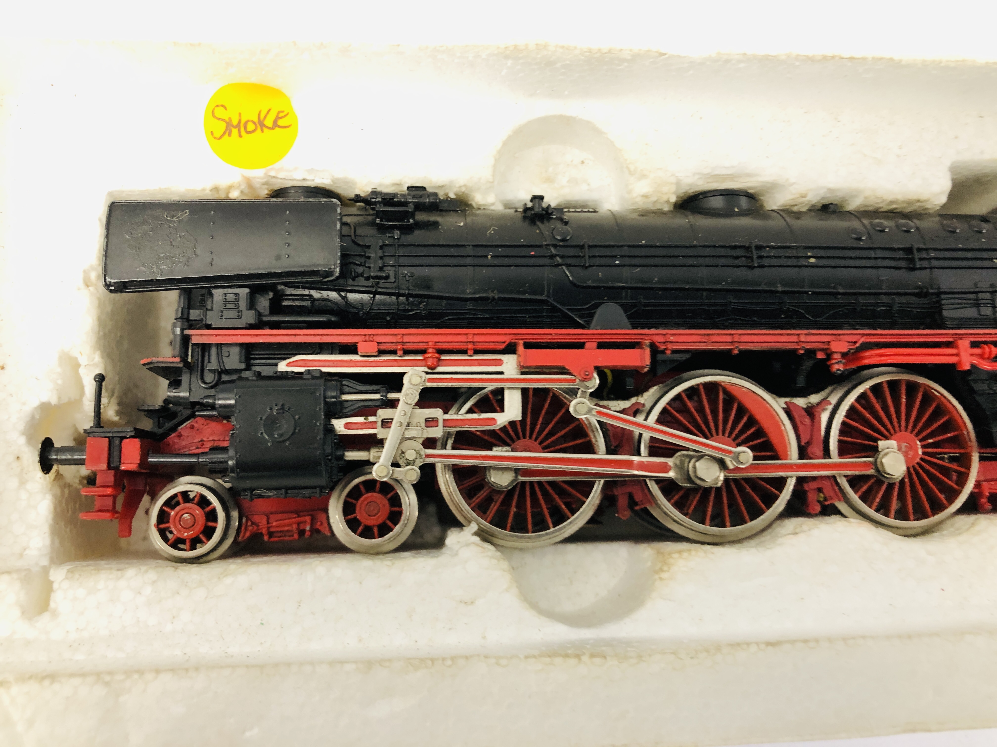 A FLEISCHMANNN HO 4170 LOCOMOTIVE AND TENDER BOXED WITH SMOKE UNIT - Image 3 of 8