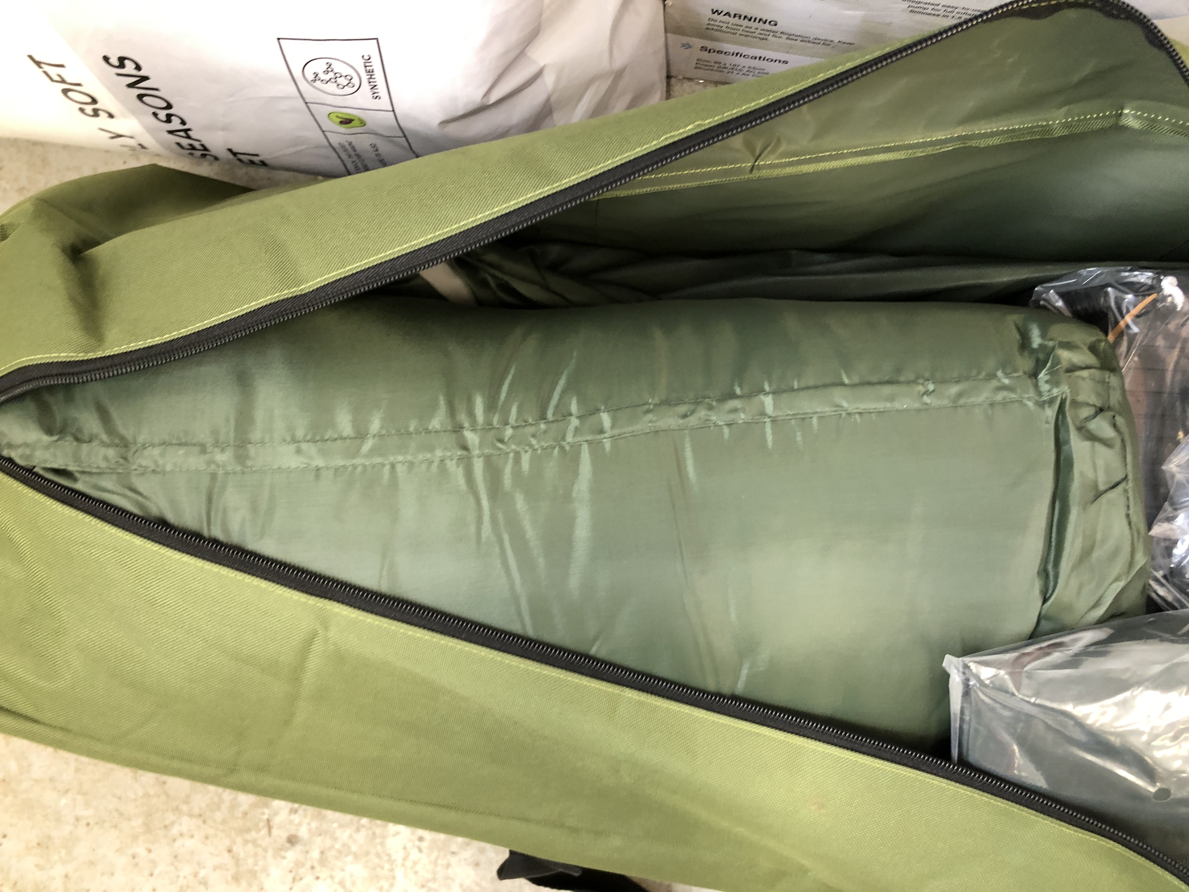 AN AS NEW 1 MAN TENT WITH BUILT IN STRETCHER BED AND AIR MATTRESS ALONG WITH NEW QUILTS AND - Image 3 of 8