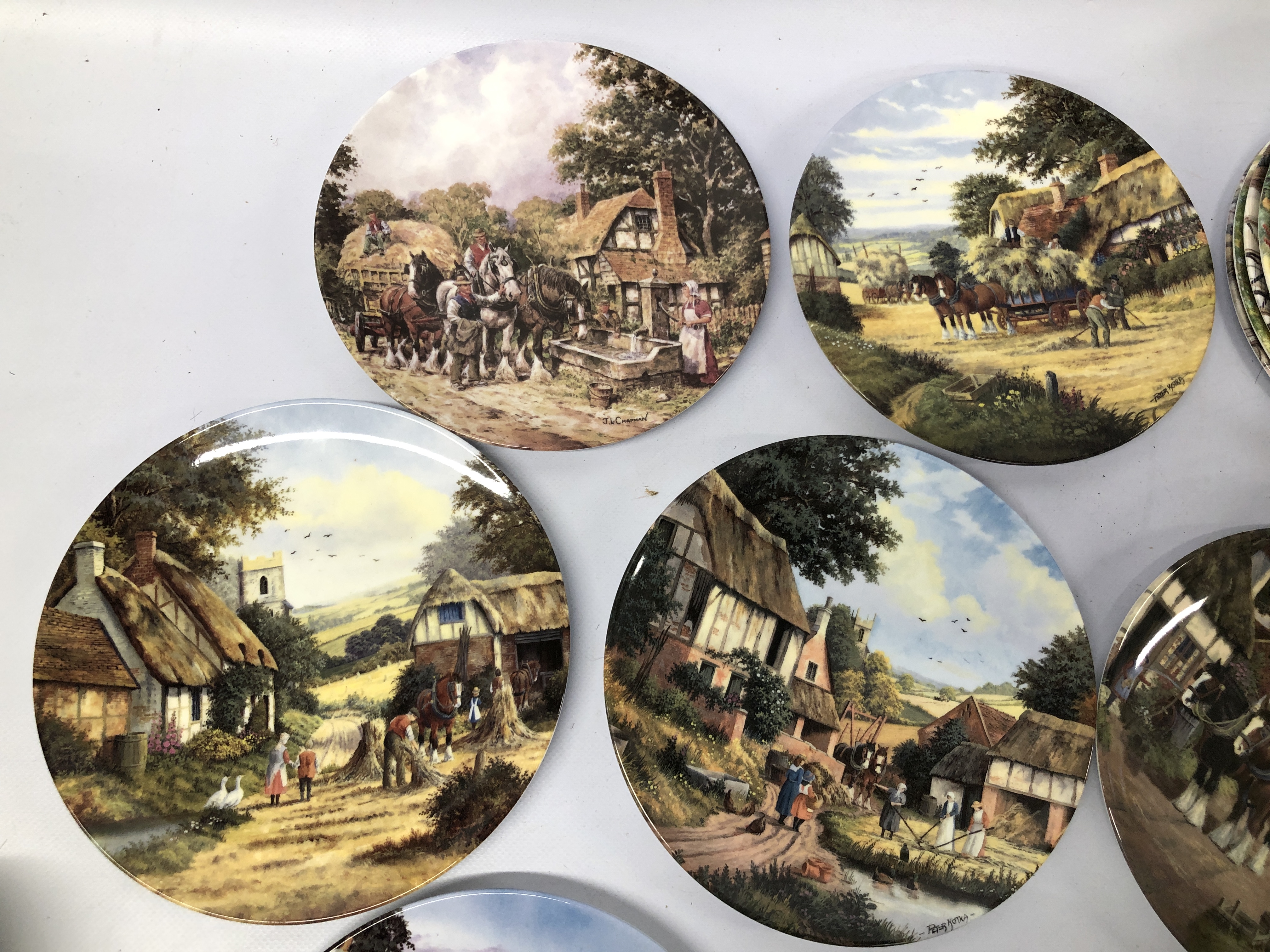 A COLLECTION OF ROYAL DOULTON COLLECTOR'S PLATES ALONG WITH PORCELAIN MINIATURE COTTAGE INCLUDING - Image 2 of 20