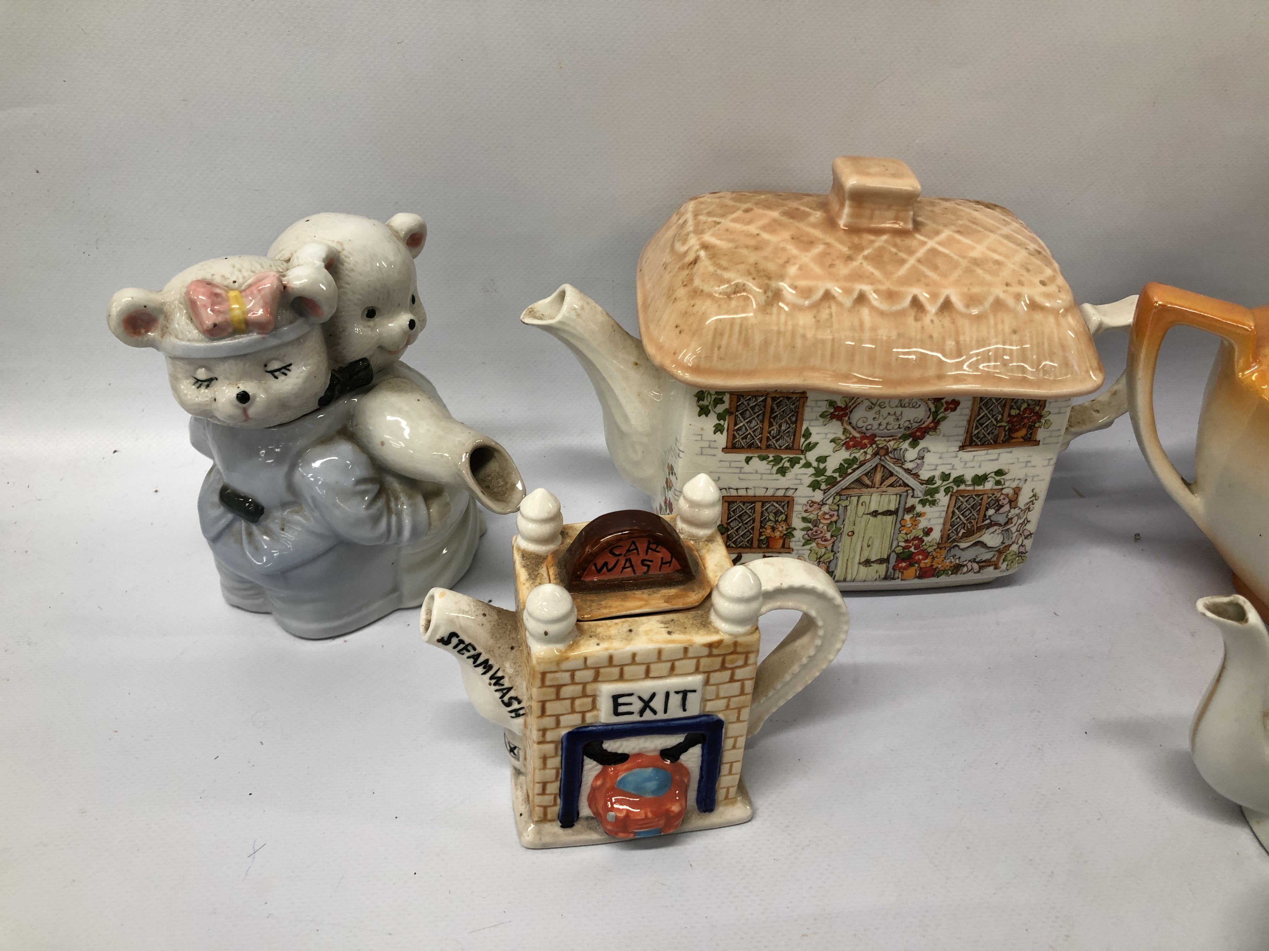 DECORATIVE TEAPOTS TO INCLUDE HOUSES, - Image 4 of 12