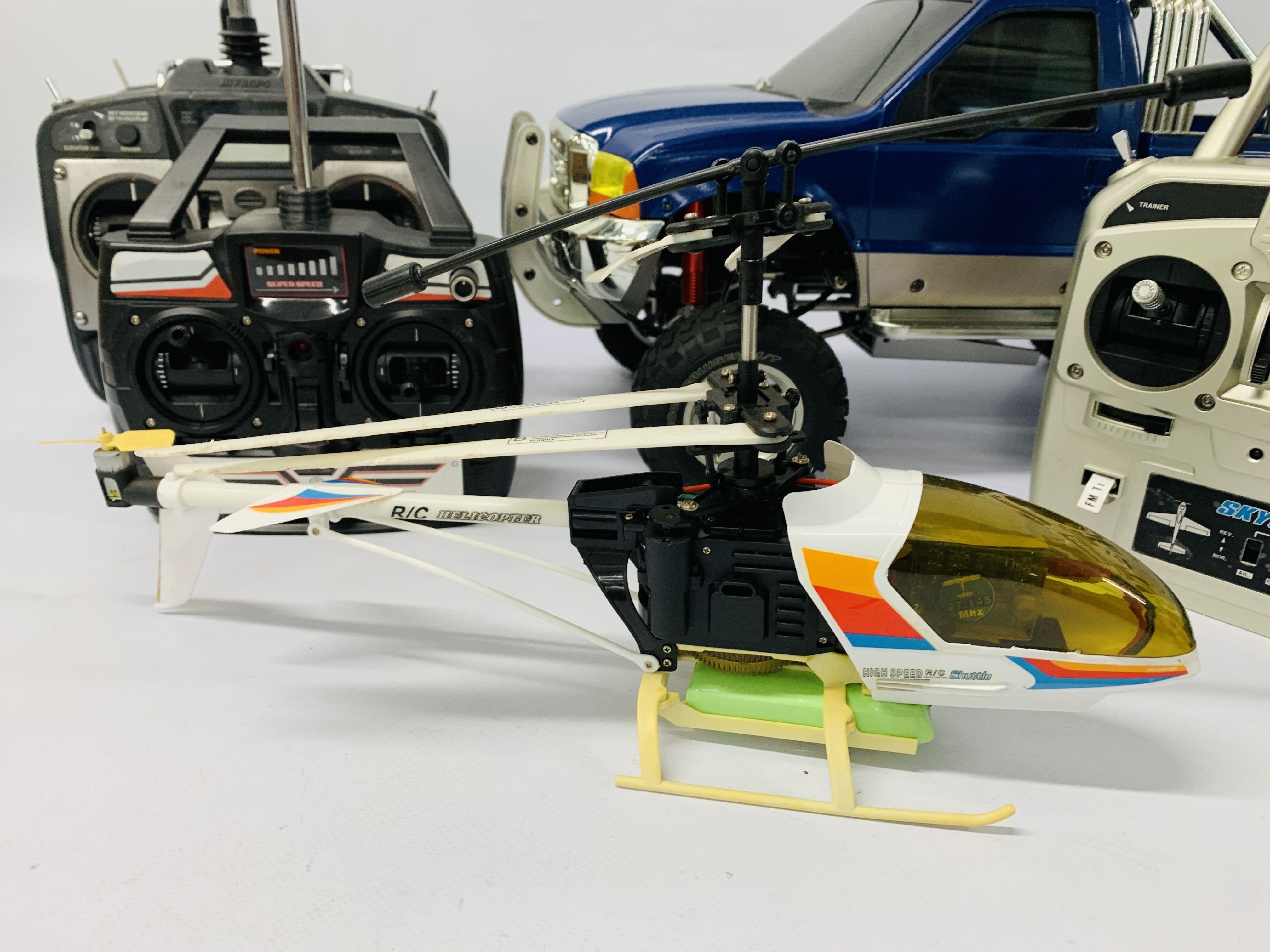 REMOTE CONTROL HELICOPTERS & A 4 X 4 RC CAR ALONG WITH 4 VARIOUS REMOTE CONTROLS TO INCLUDE - Image 2 of 12