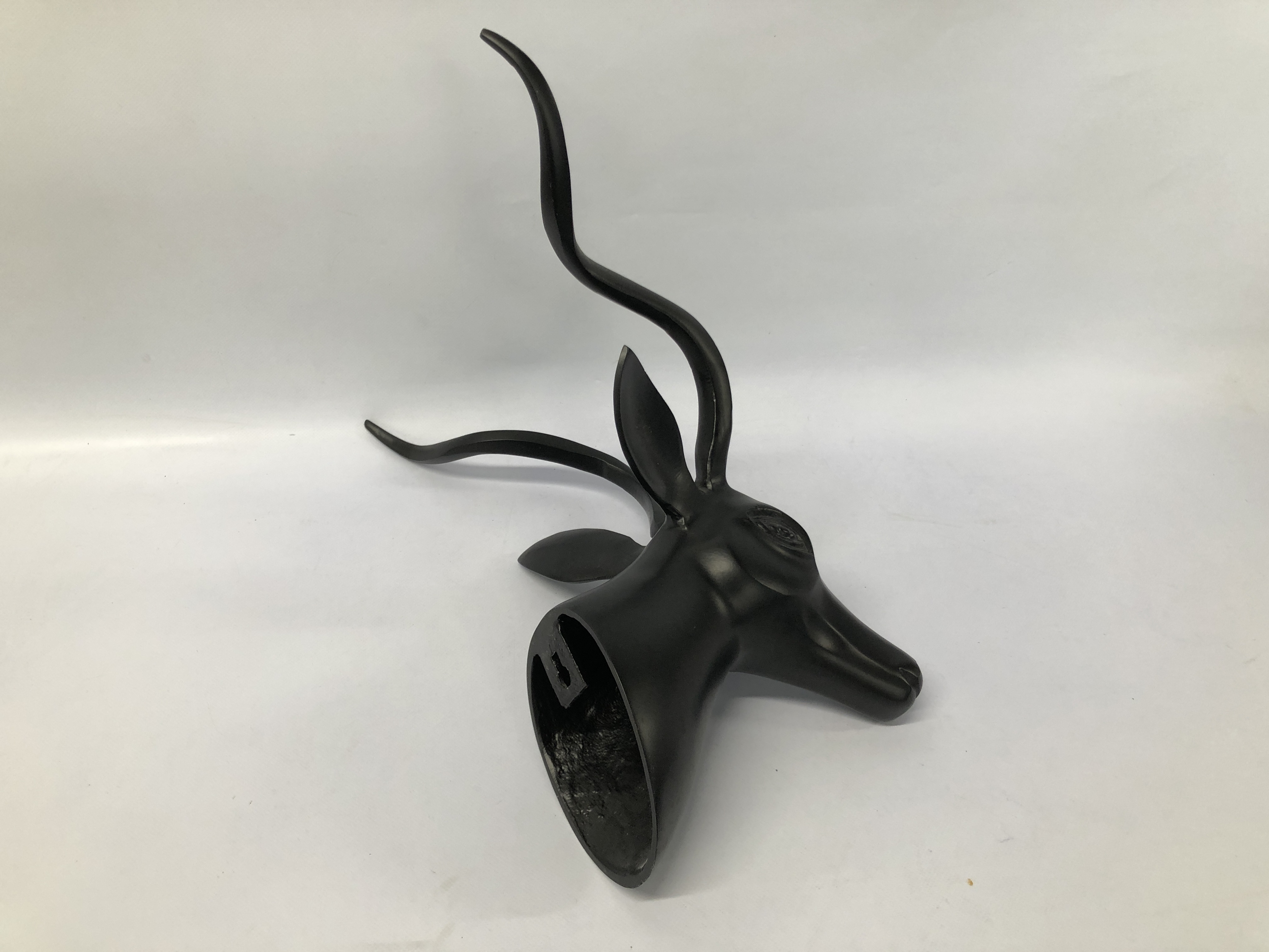 MODERN DESIGNER BLACK FINISH WALL MOUNT STAG HEAD OVERALL HEIGHT APPROX 40CM - Image 3 of 3