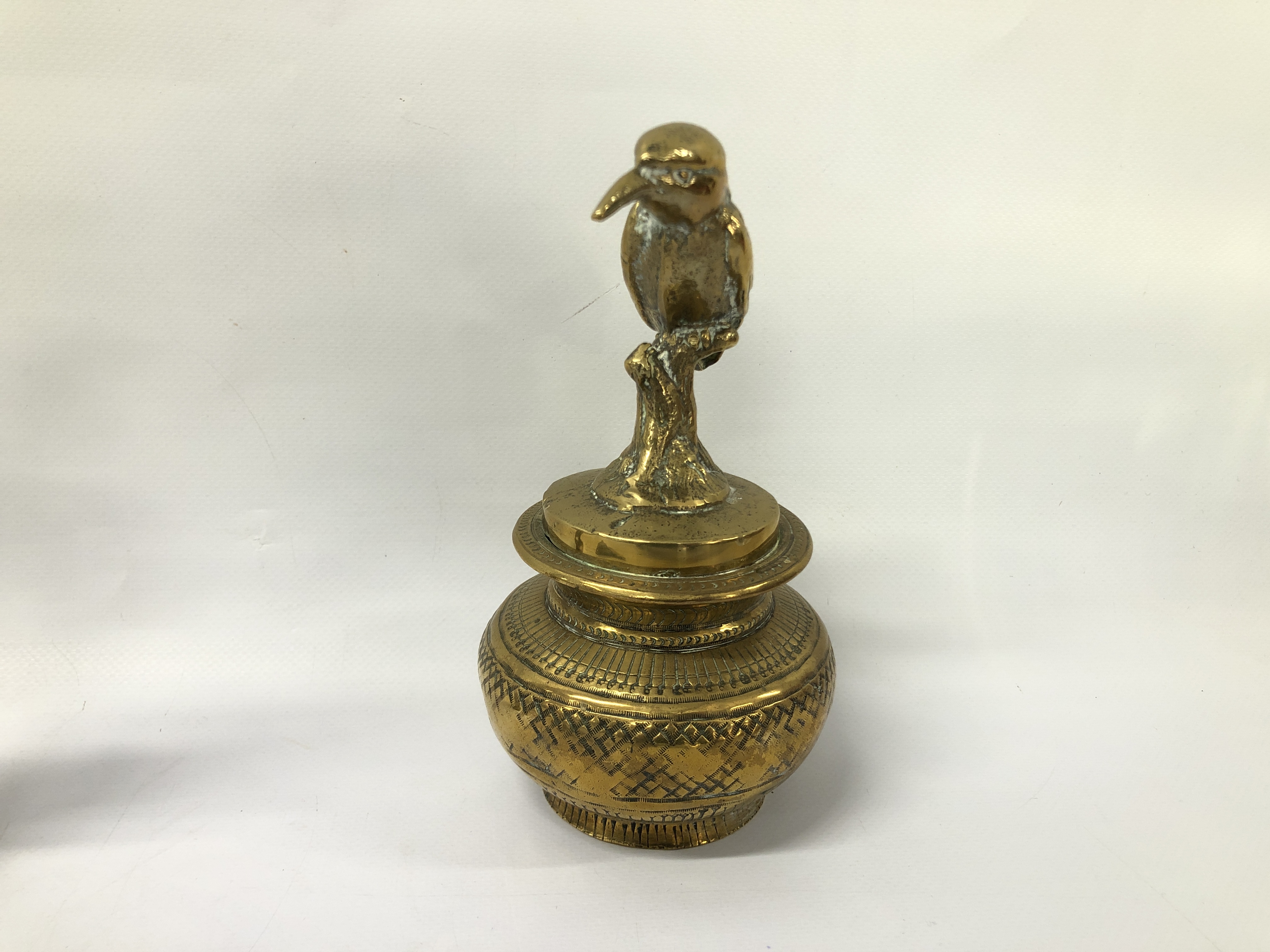 DECORATIVE BRASS INKWELL, HEAVY BRASS KINGFISHER ORNAMENT ON A DECORATIVE ENGRAVED BASE, - Image 2 of 10