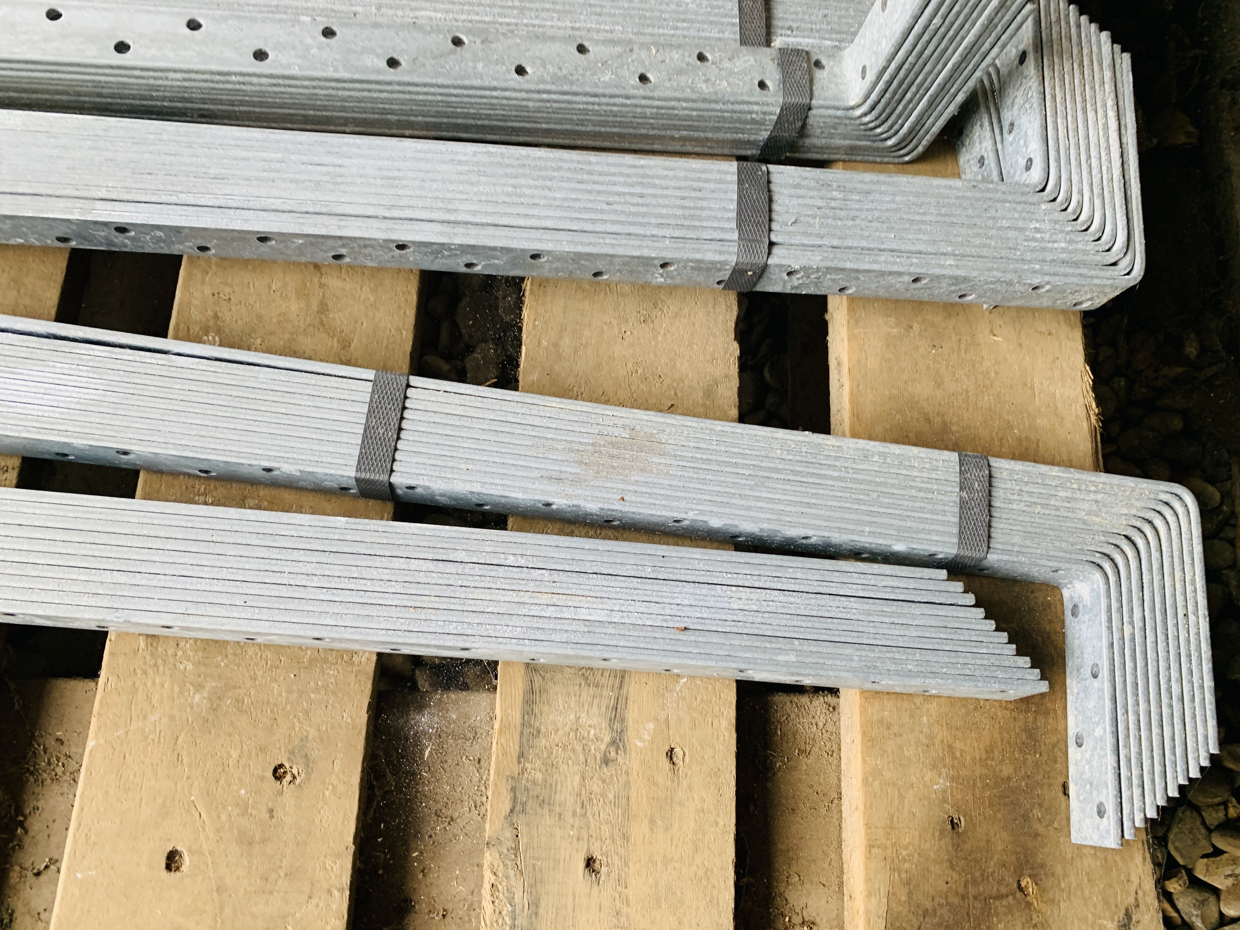 60 X 90CM HEAVY DUTY GALVANISED ROOFING STRAPS - Image 2 of 3