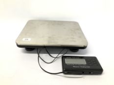 A SET OF BATTERY OPERATED ELECTRONIC WEIGHING SCALES WITH DIGITAL DISPLAY MODEL PCR-3115 150KG/0.