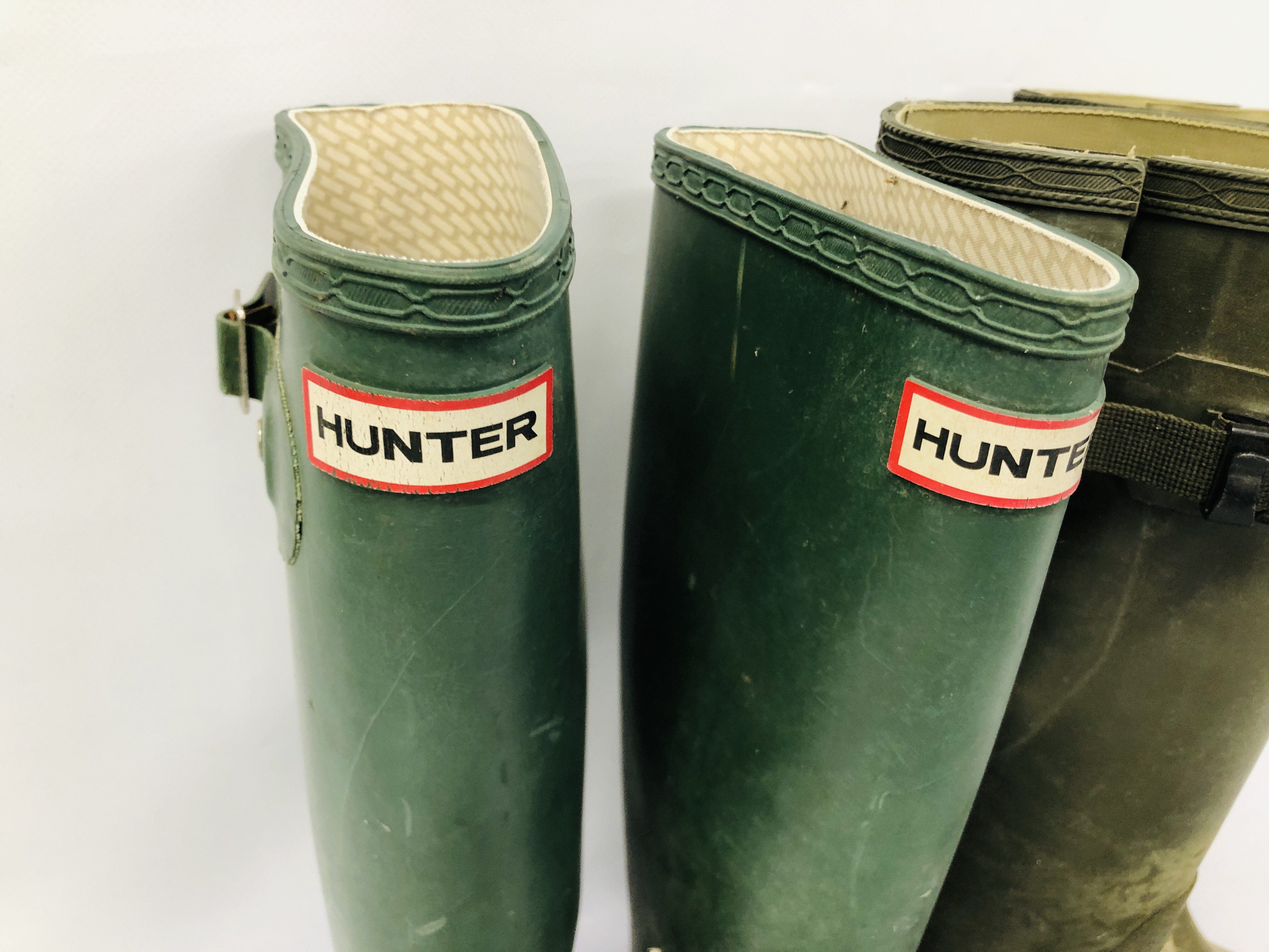 2 X PAIRS OF HUNTER LADIES WELLING BOOTS SIZE 4 (USED) - Image 2 of 6