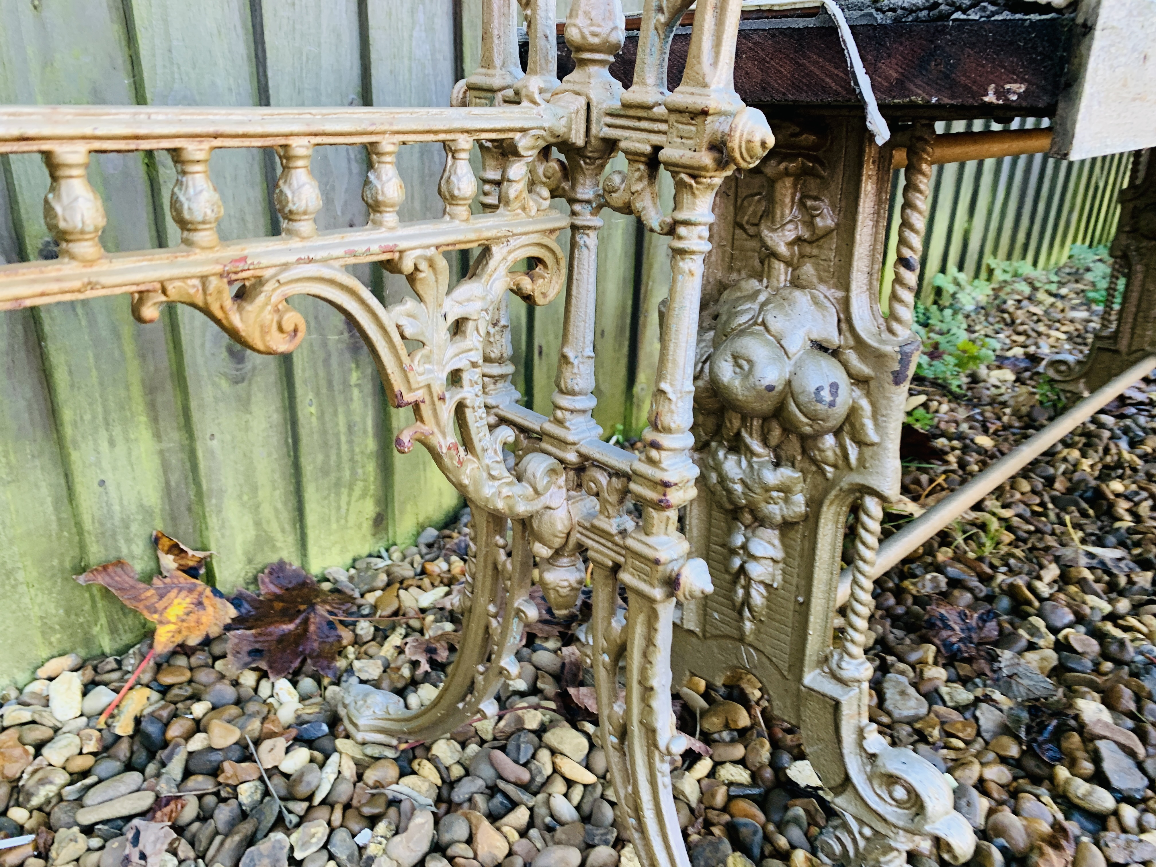 SET OF FOUR DECORATIVE CAST ALUMINIUM GARDEN CHAIRS ALONG WITH DECORATIVE CAST IRON TABLE BASE A/F - Image 6 of 12