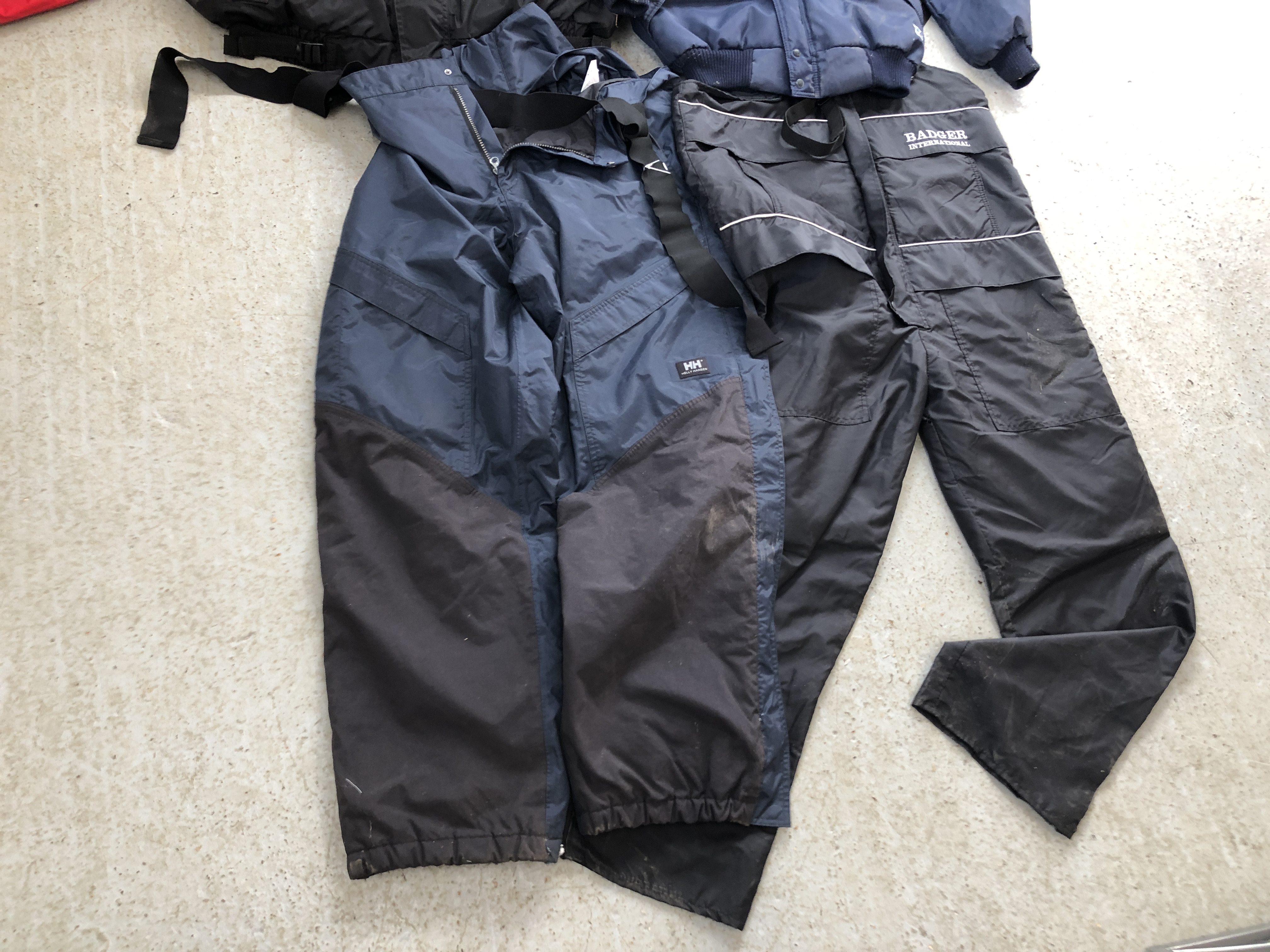 A HELLY HANSEN JACKET AND TROUSERS, JACKET SIZE SMALL, - Image 3 of 4